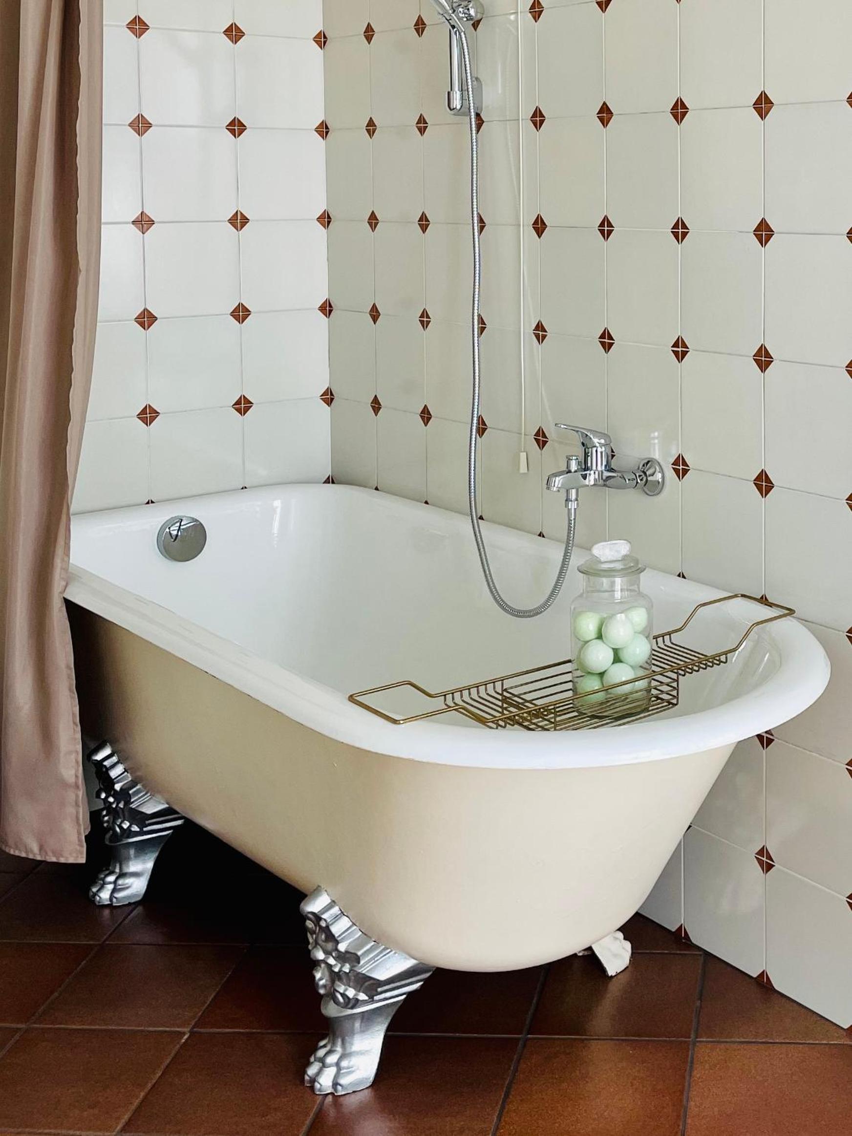 Double Room with Private Bathroom - Photo 4