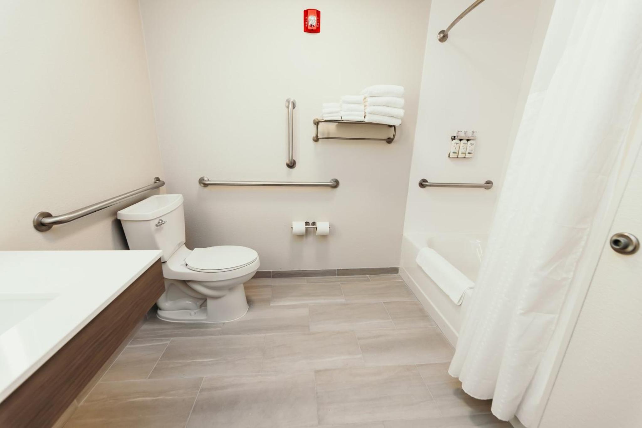 King Room - Mobility Access/Hearing Accessible - Photo 3