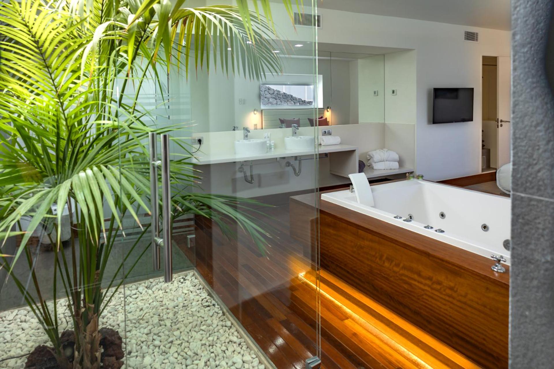 Deluxe Two-Bedroom Villa with Private Pool photo 2