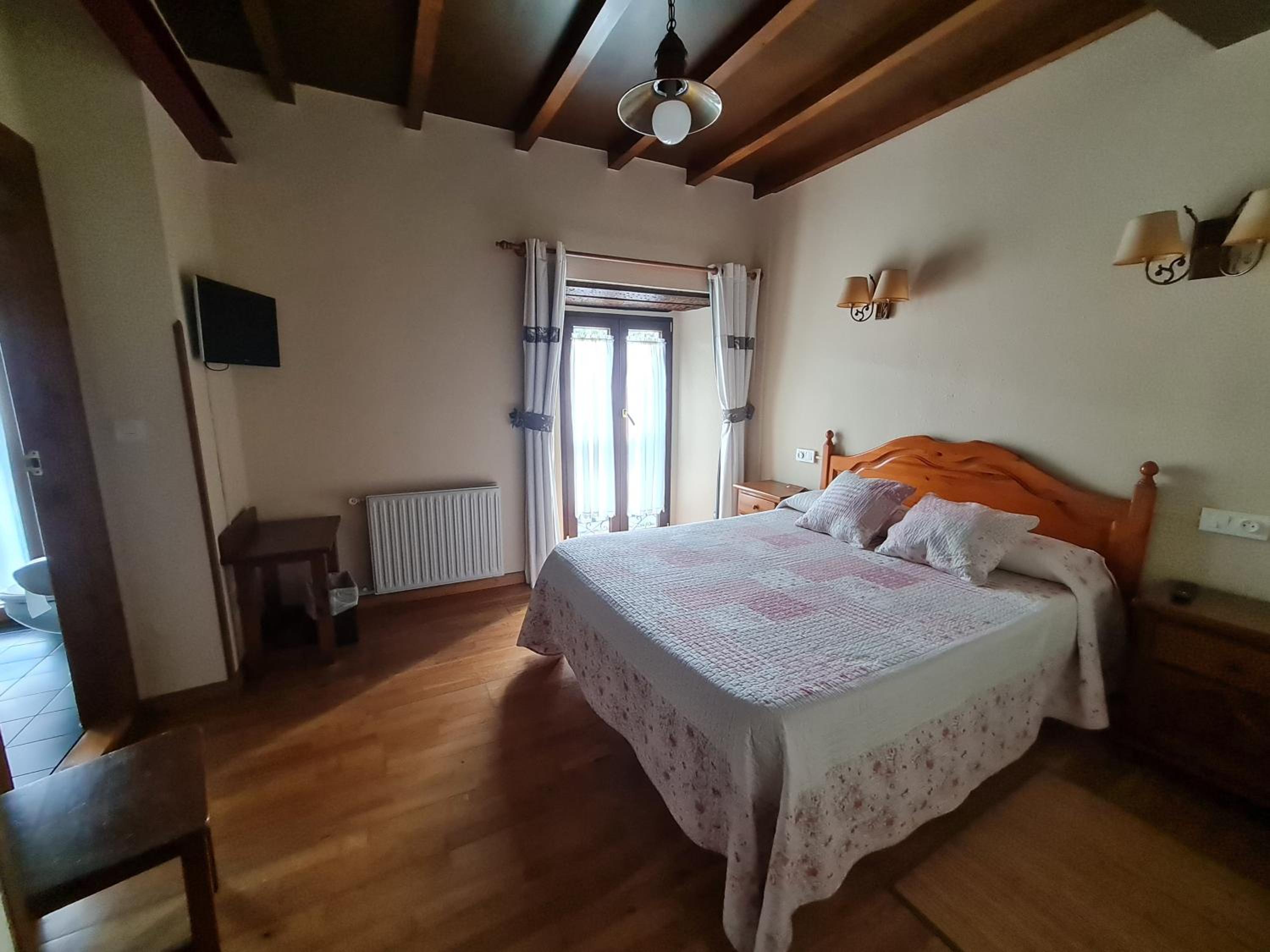 Double Room - Photo 4