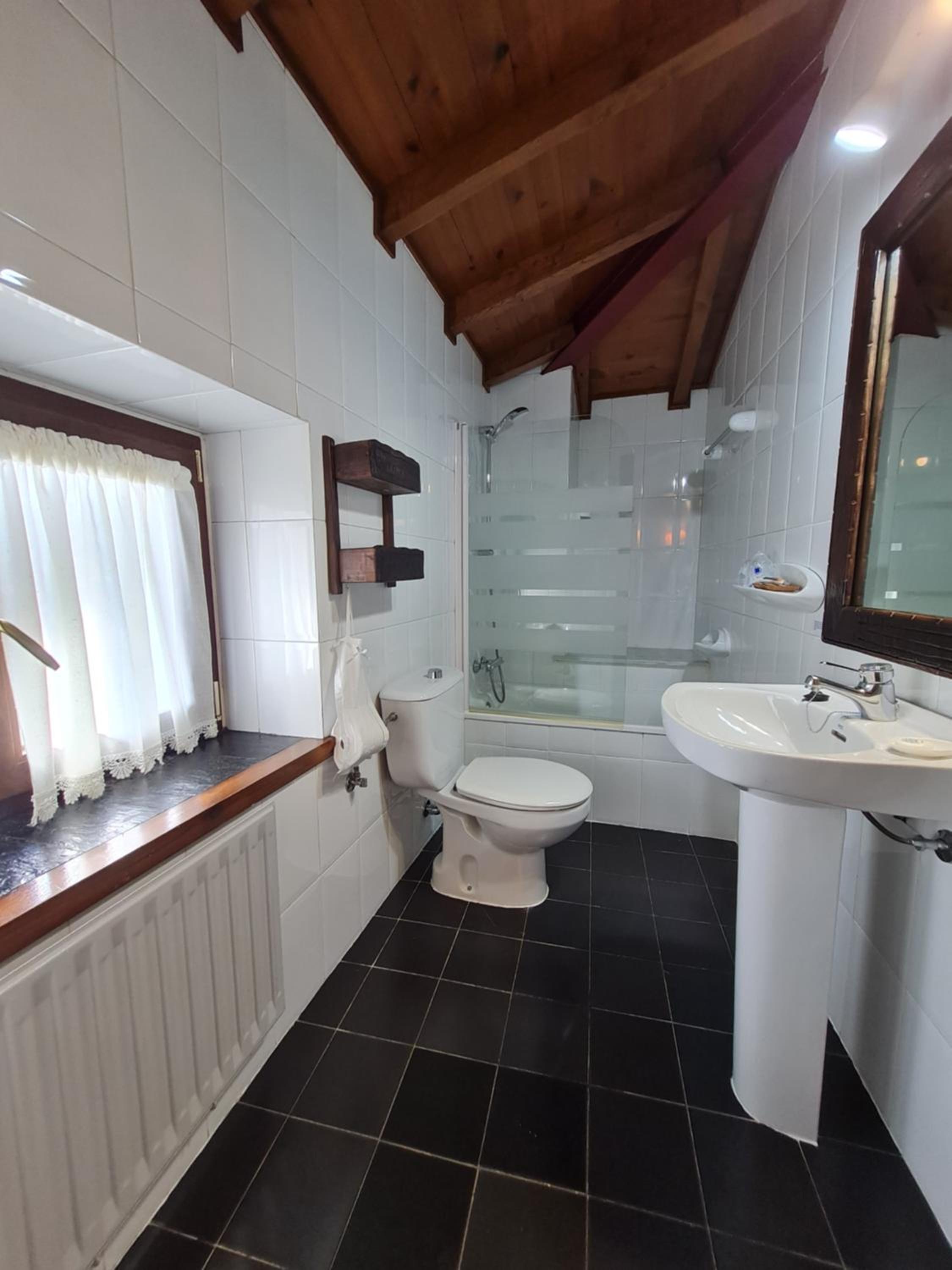 Double Room - Photo 7