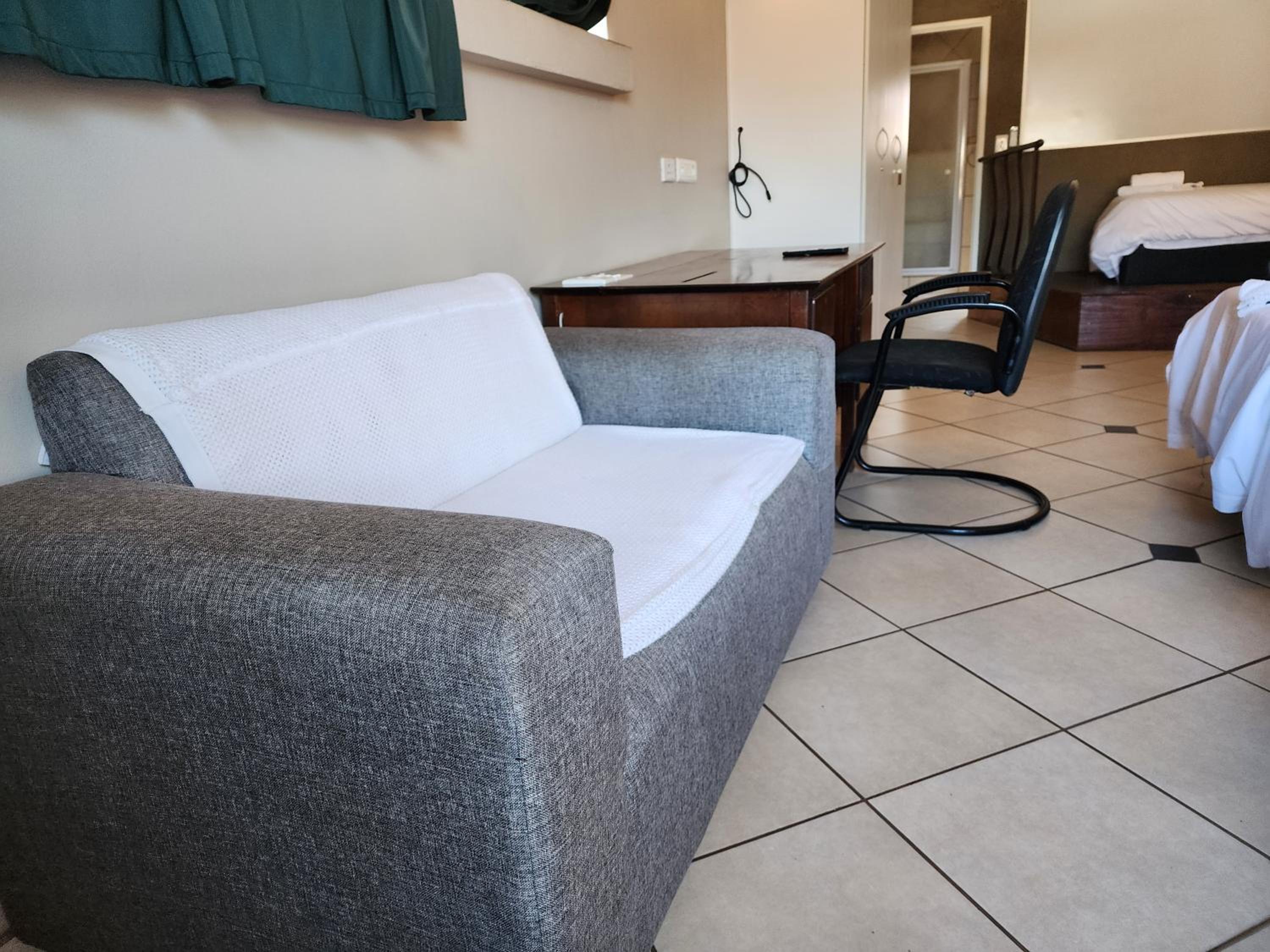 Quadruple Room with Private Bathroom - Photo 4