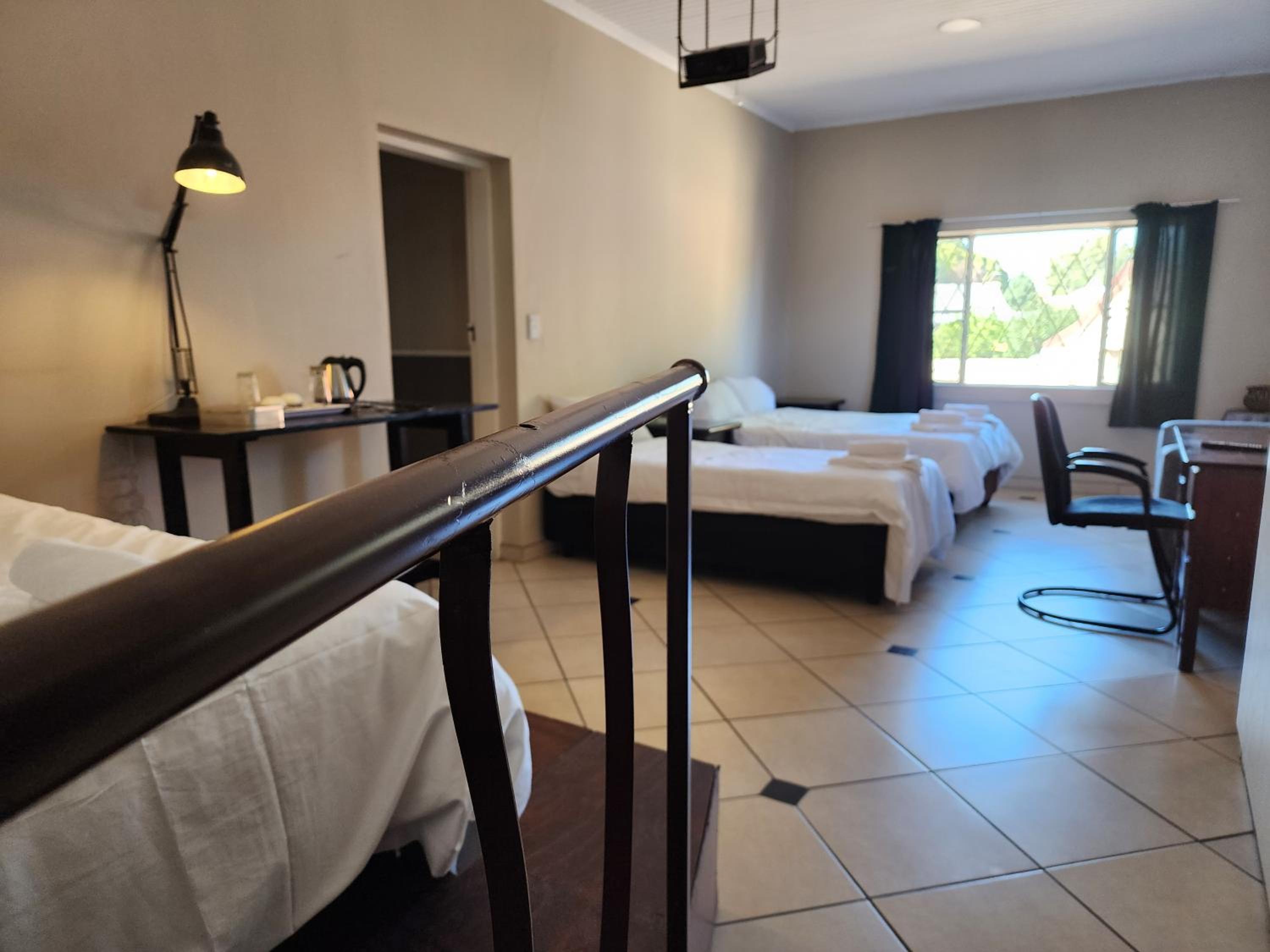 Quadruple Room with Private Bathroom - Photo 2