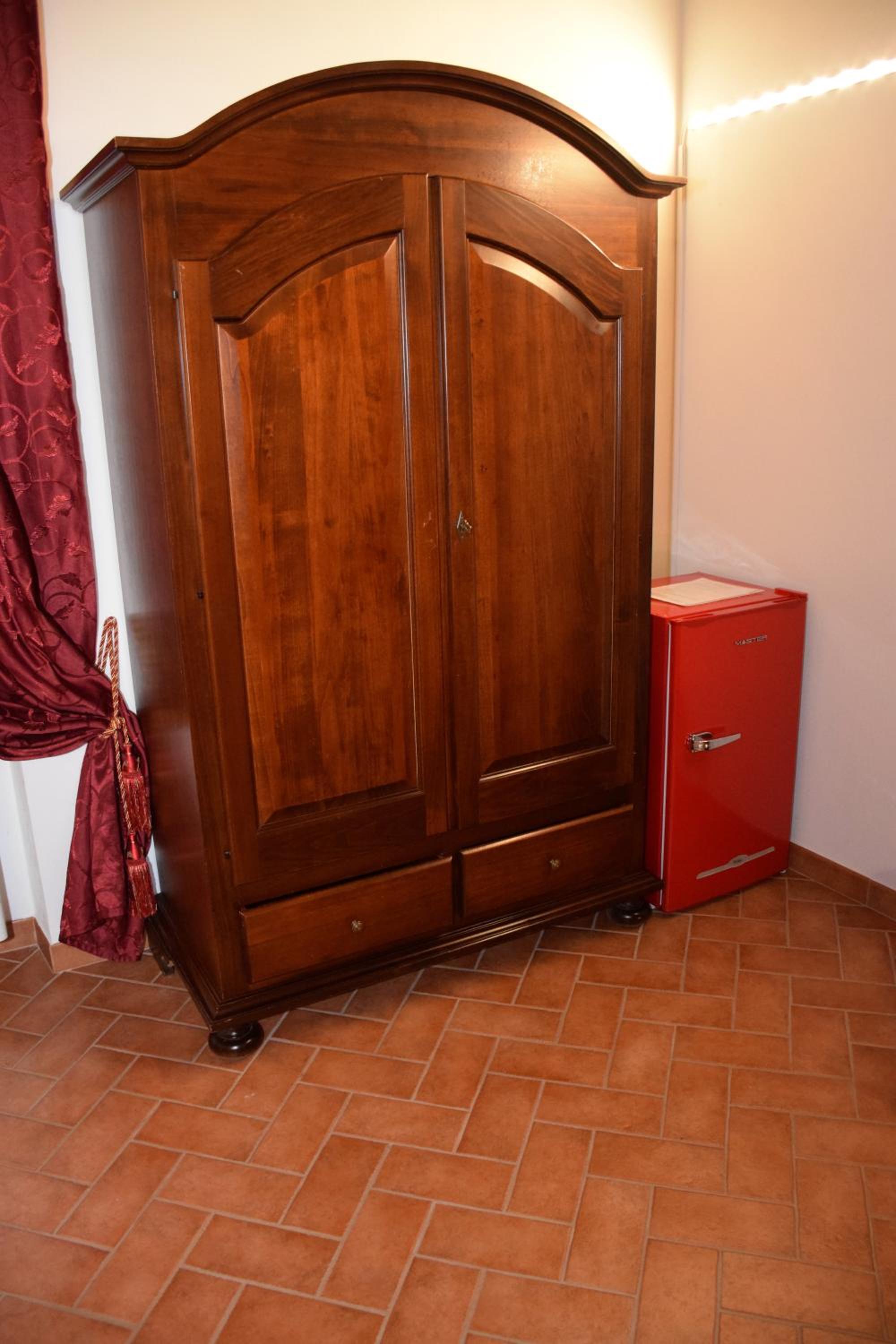 Large Double or Twin Room - Photo 9