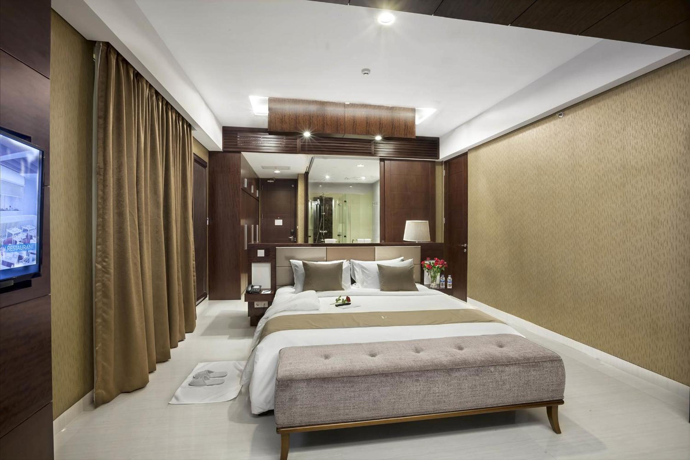 Grand Suite with Balcony