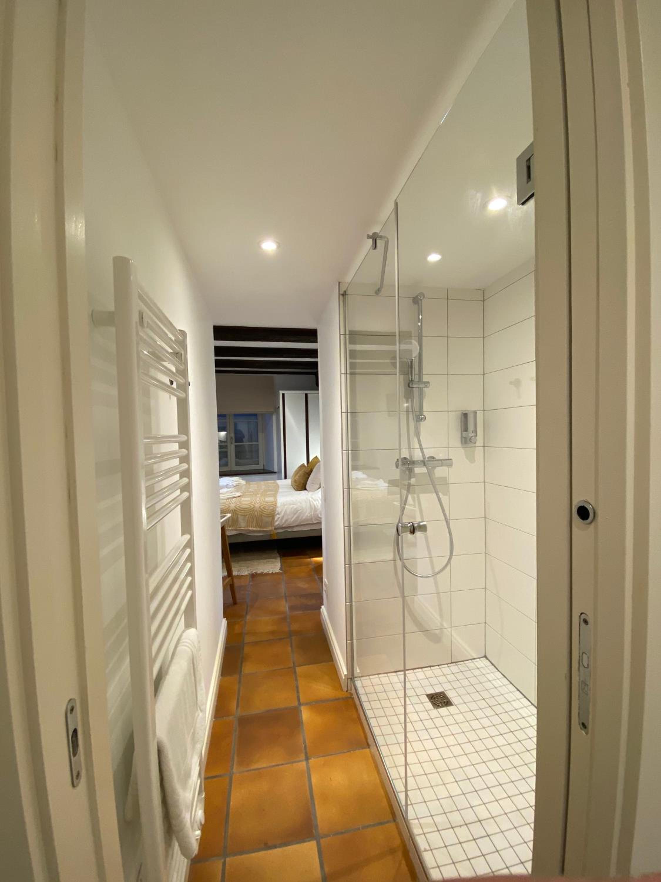 One-Bedroom Apartment - Photo 8