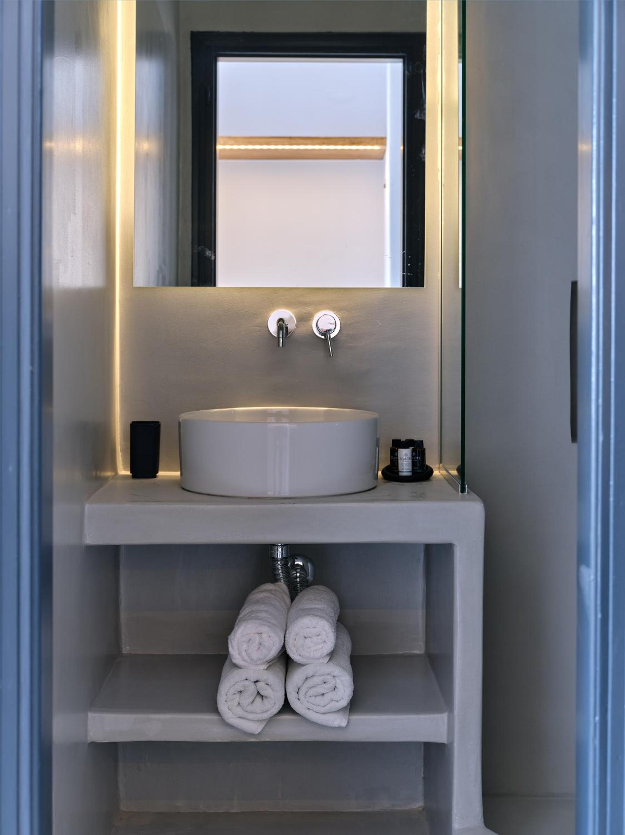 Double Room with Sea View - Photo 11