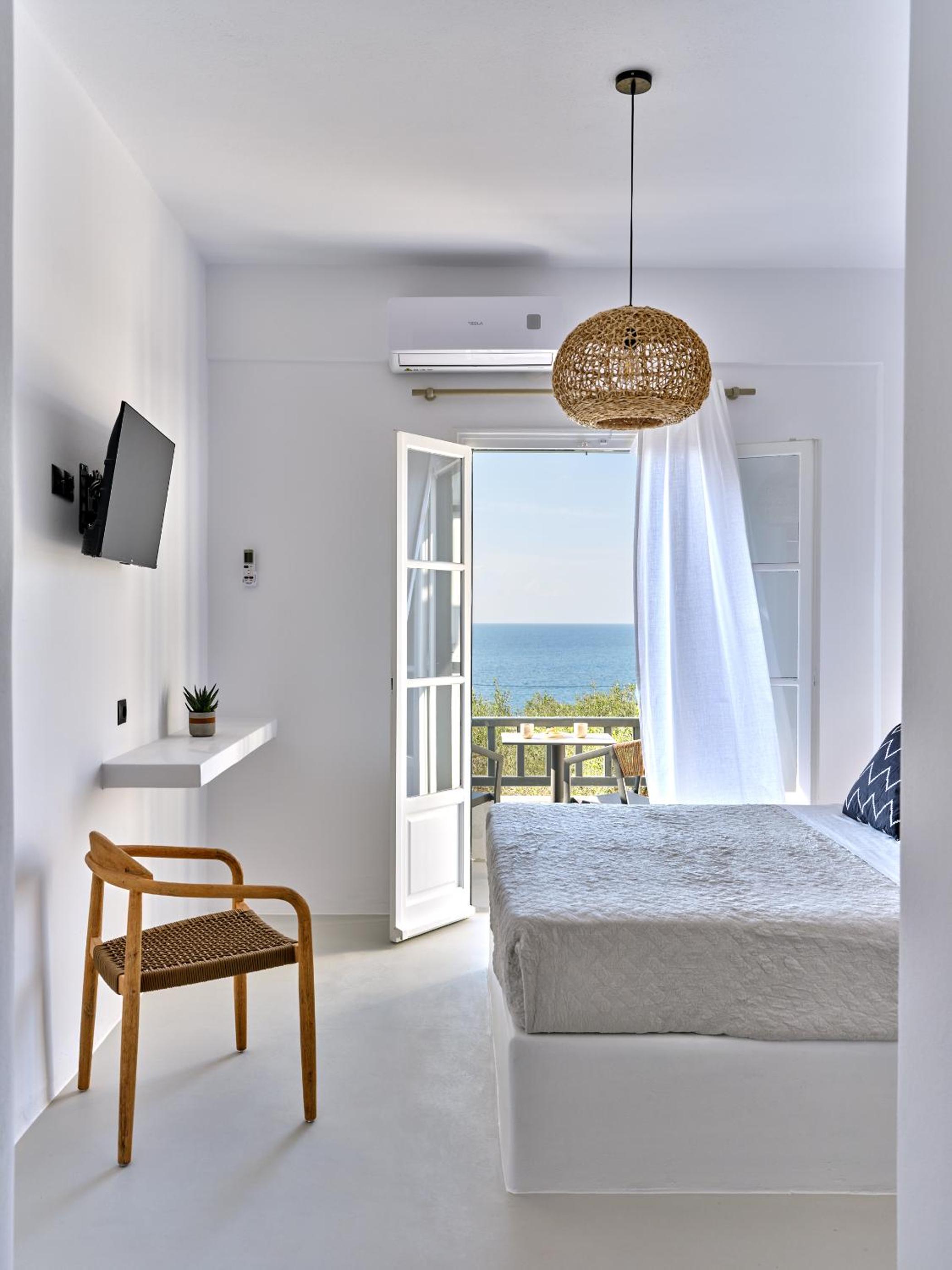 Double Room with Sea View - Photo 9
