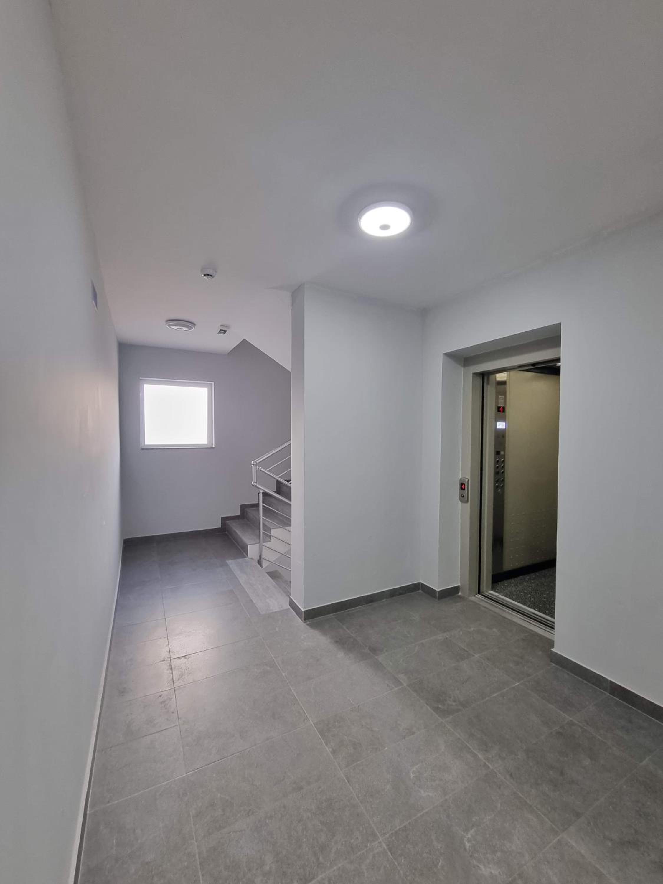 One-Bedroom Apartment photo 3