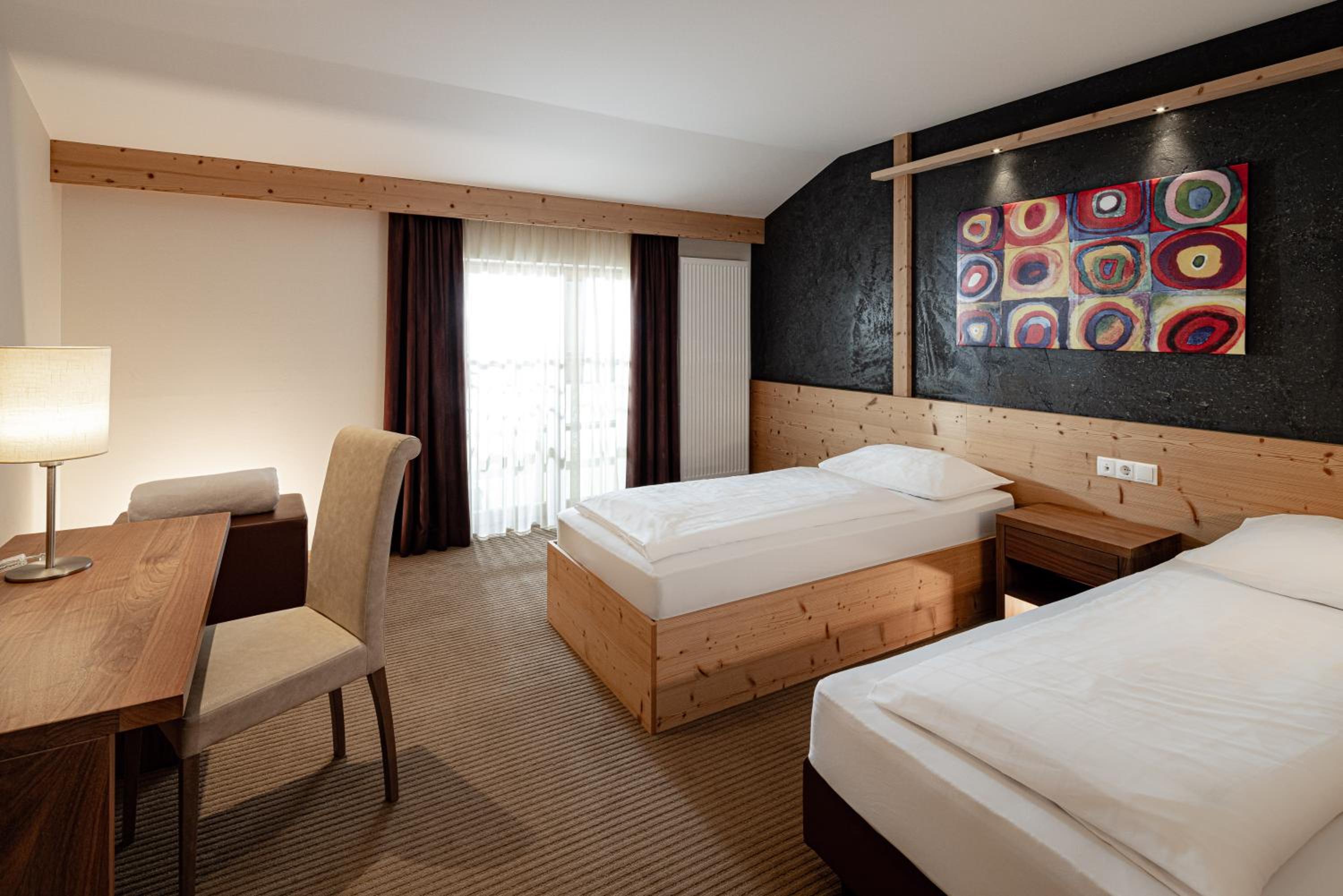 Deluxe Family Suite - Photo 3