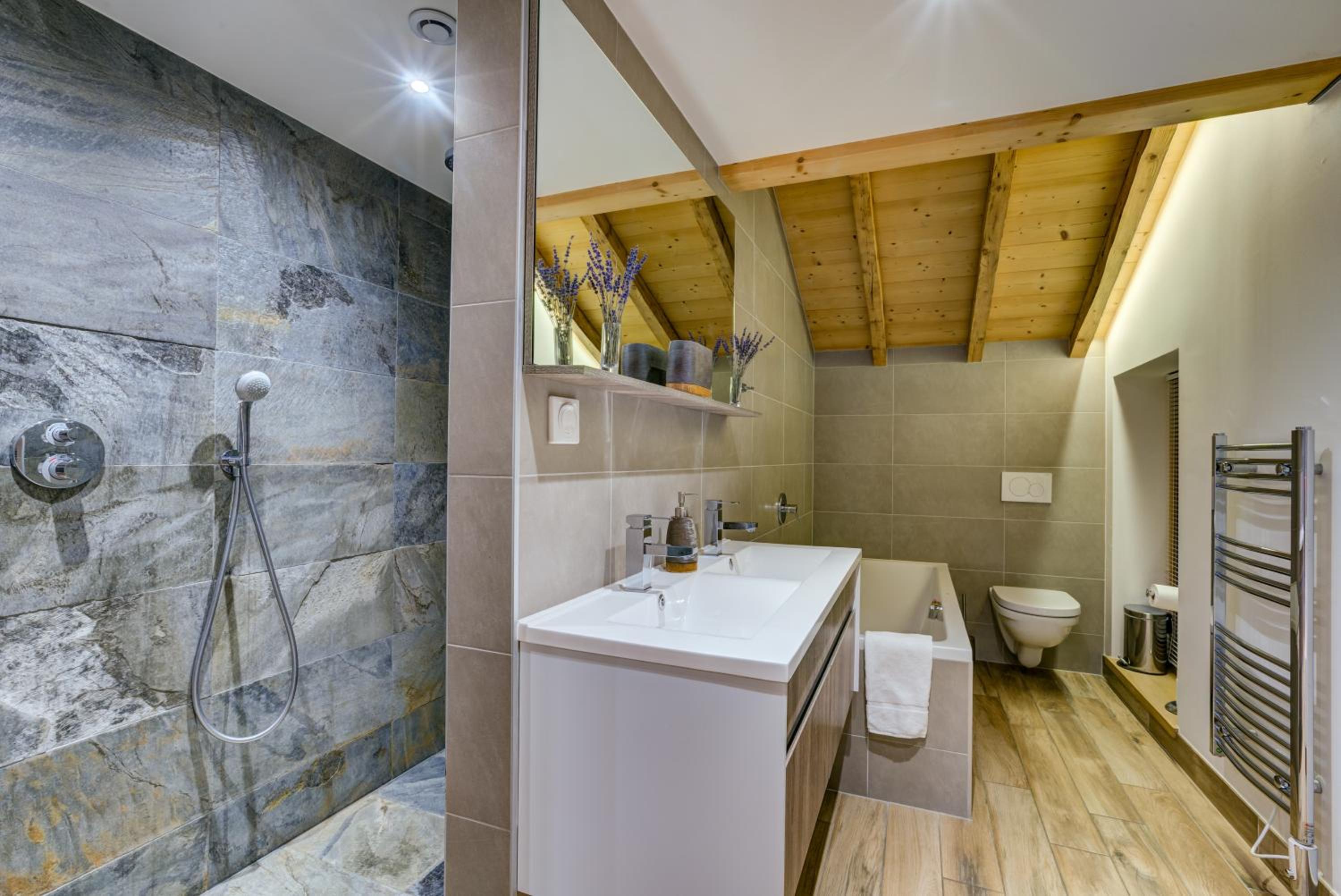 Double or Twin Room with Private Bathroom photo 3