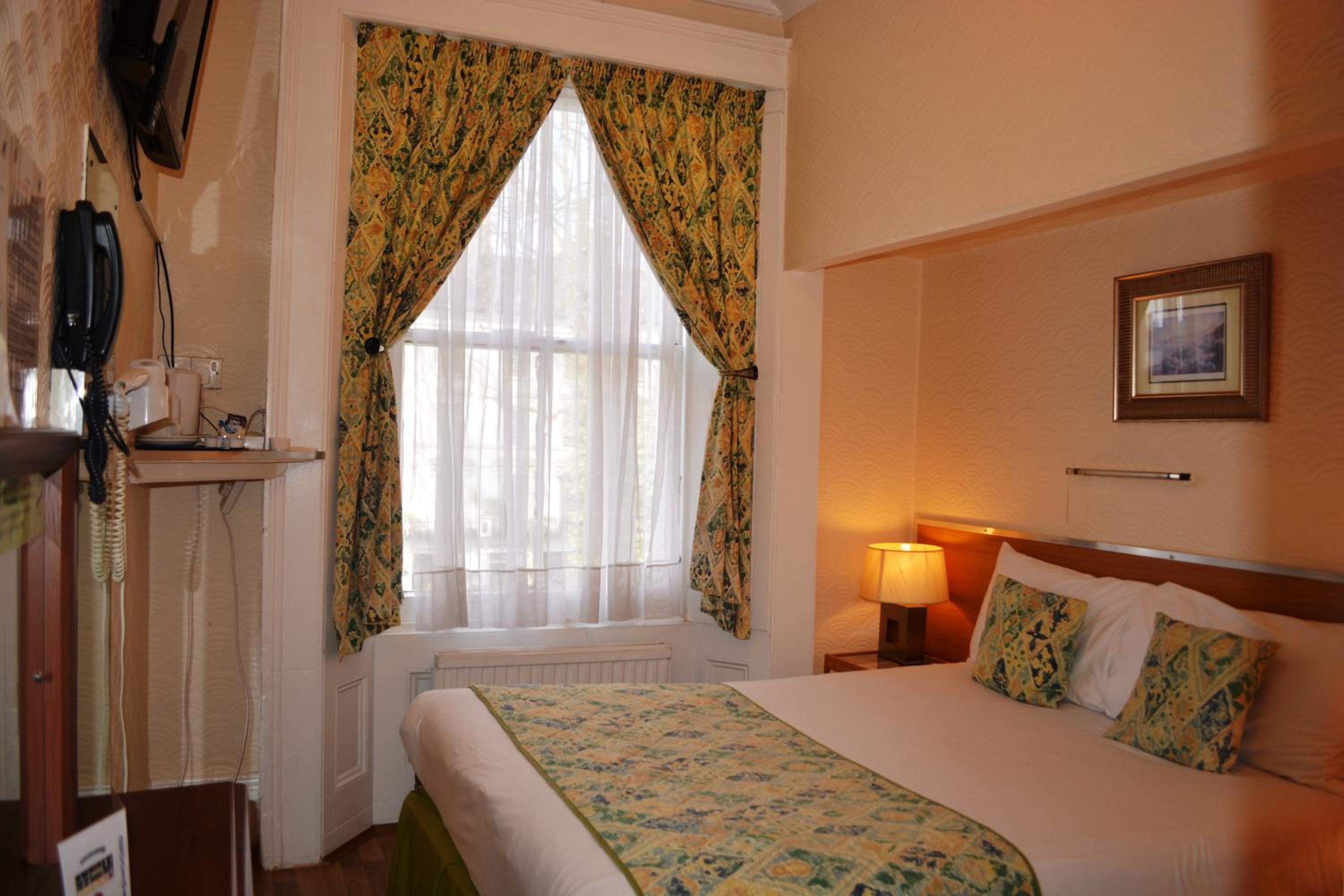 Basic Double Room With Private External Toilet photo 1