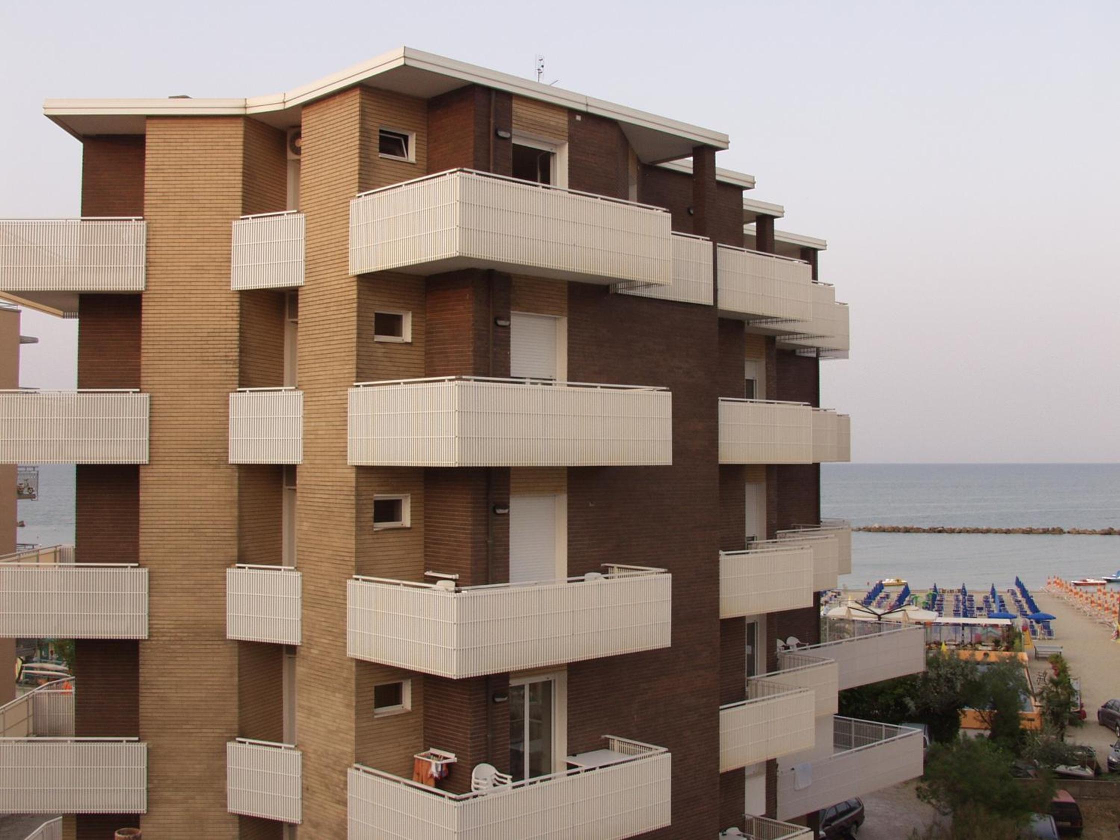 One-Bedroom Apartment Suite with Panoramic View photo 2