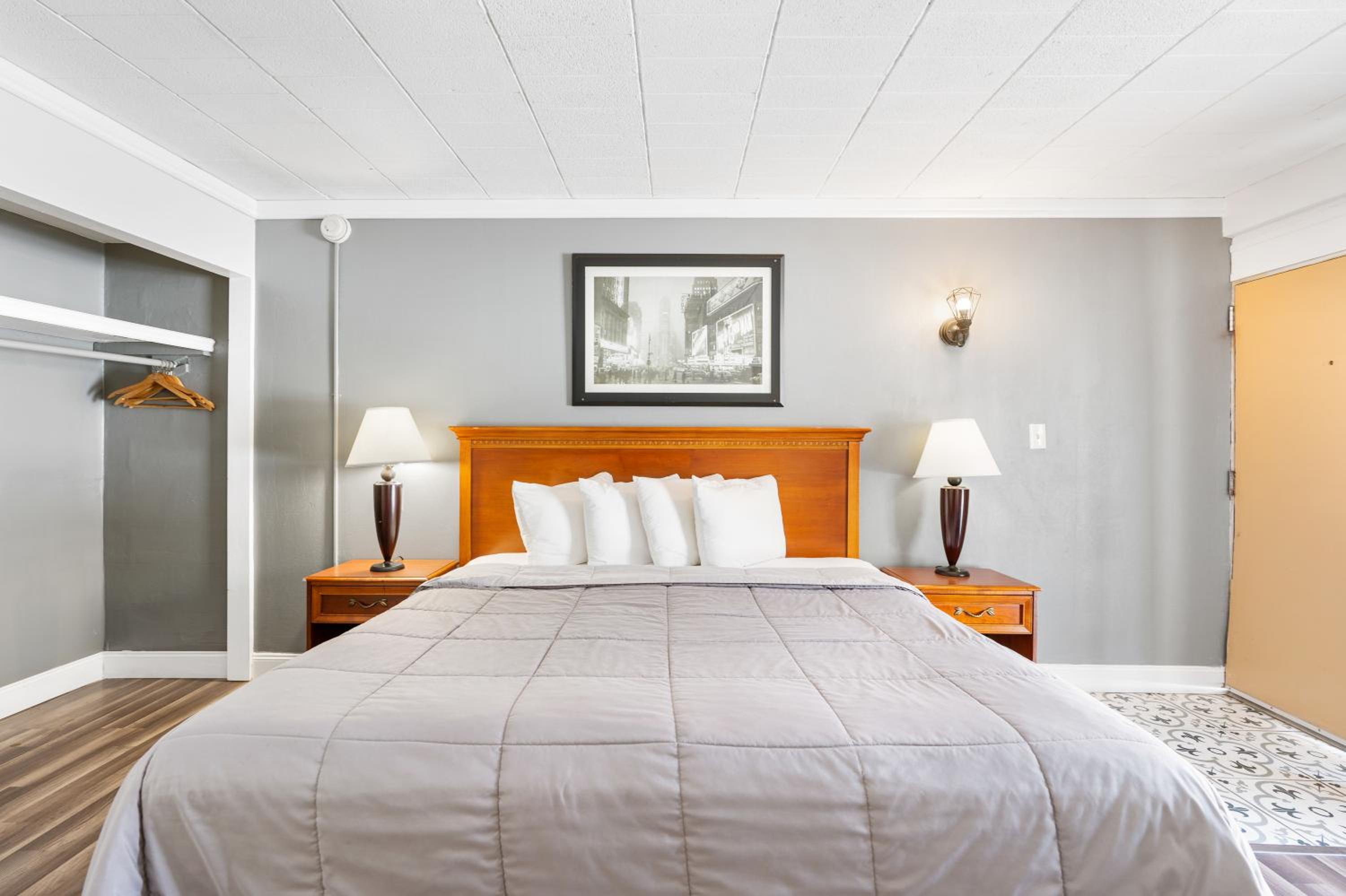 Deluxe King Room photo 3