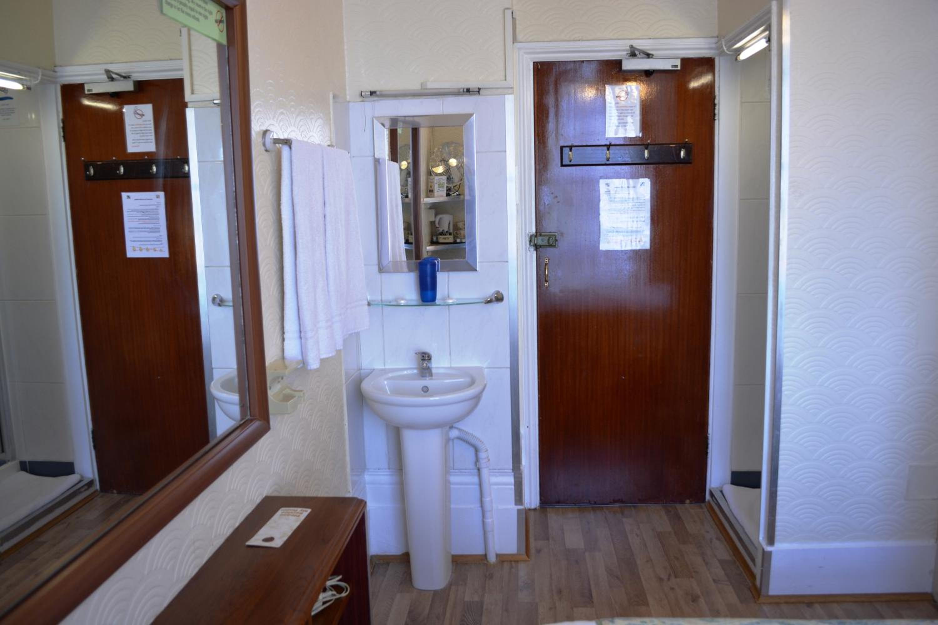 Basic Double Room With Private External Toilet photo 3