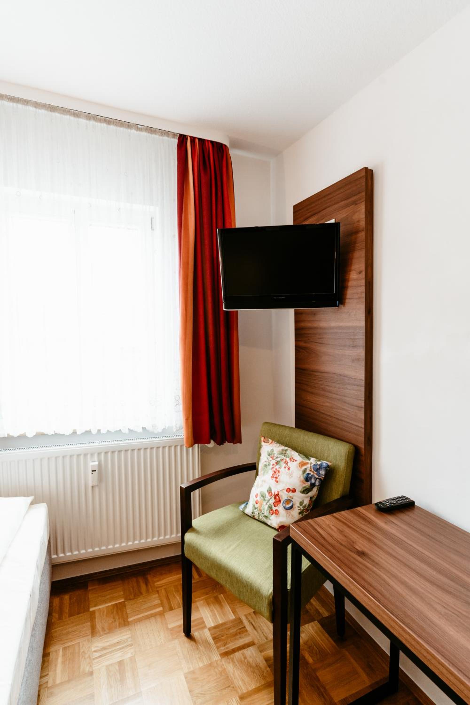 Single Room photo 3