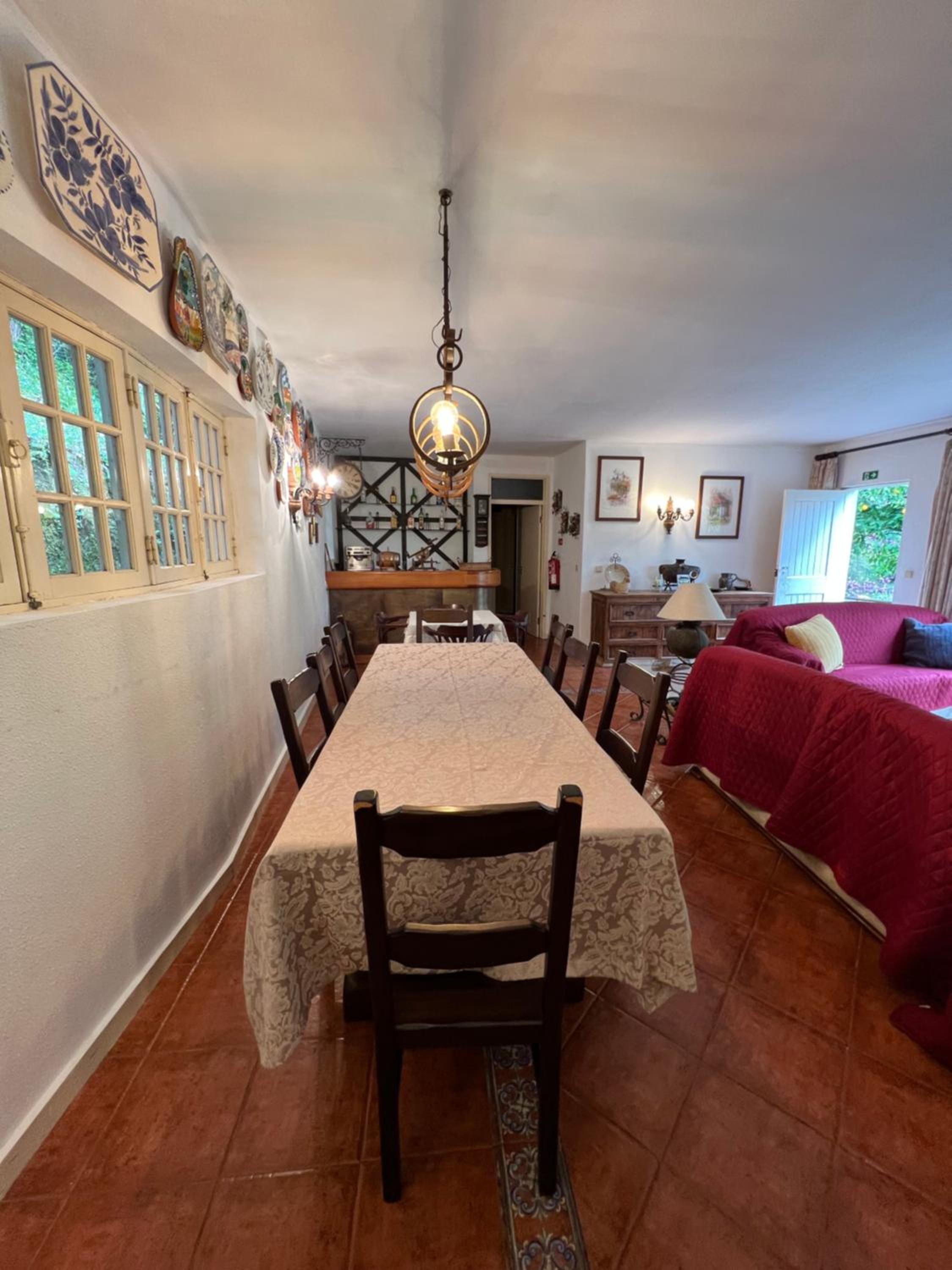 Six-Bedroom House photo 2