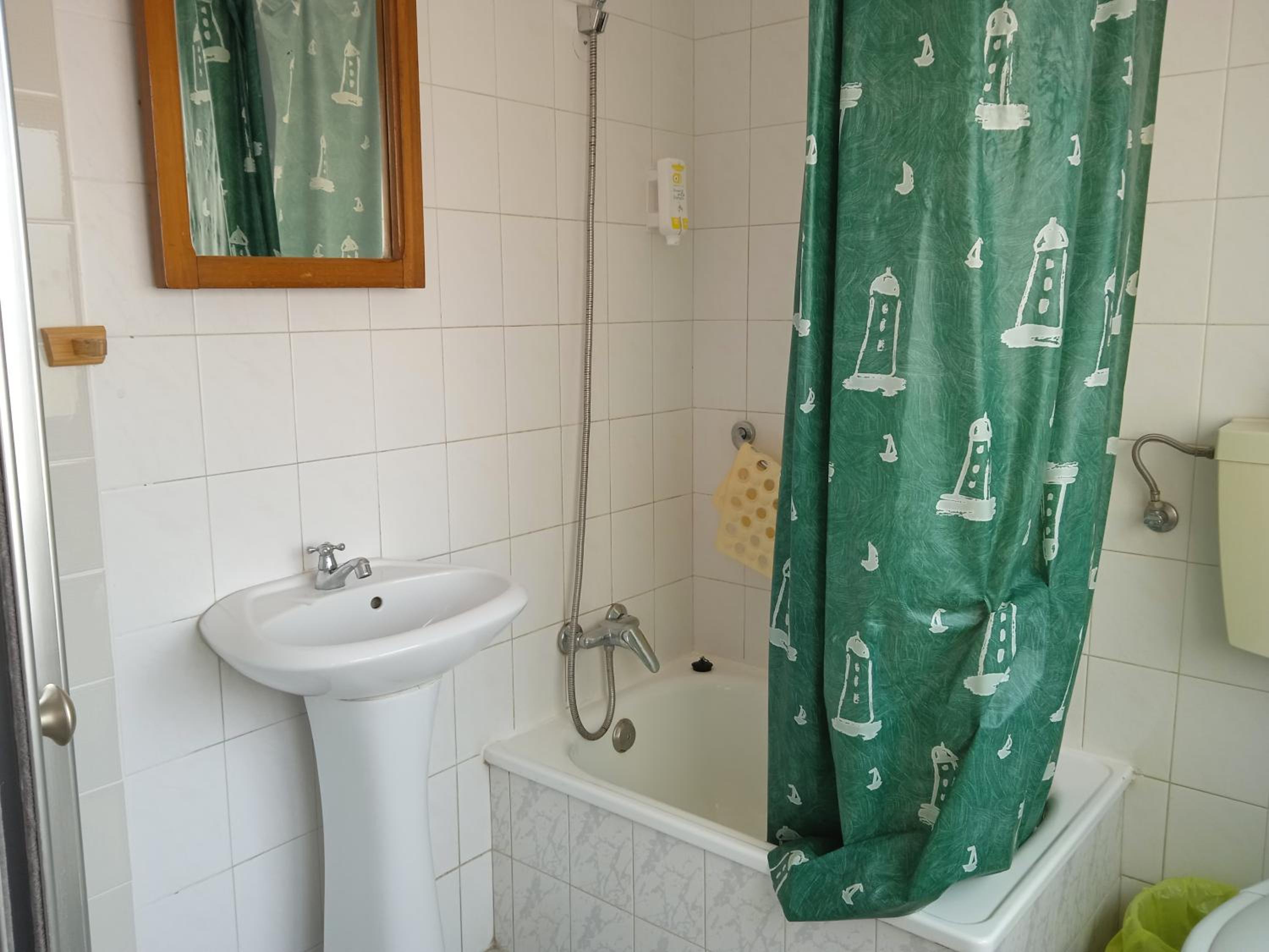 Quadruple Room - Photo 4