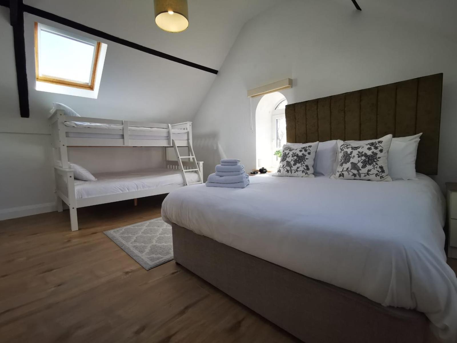 Two-Bedroom House photo 3