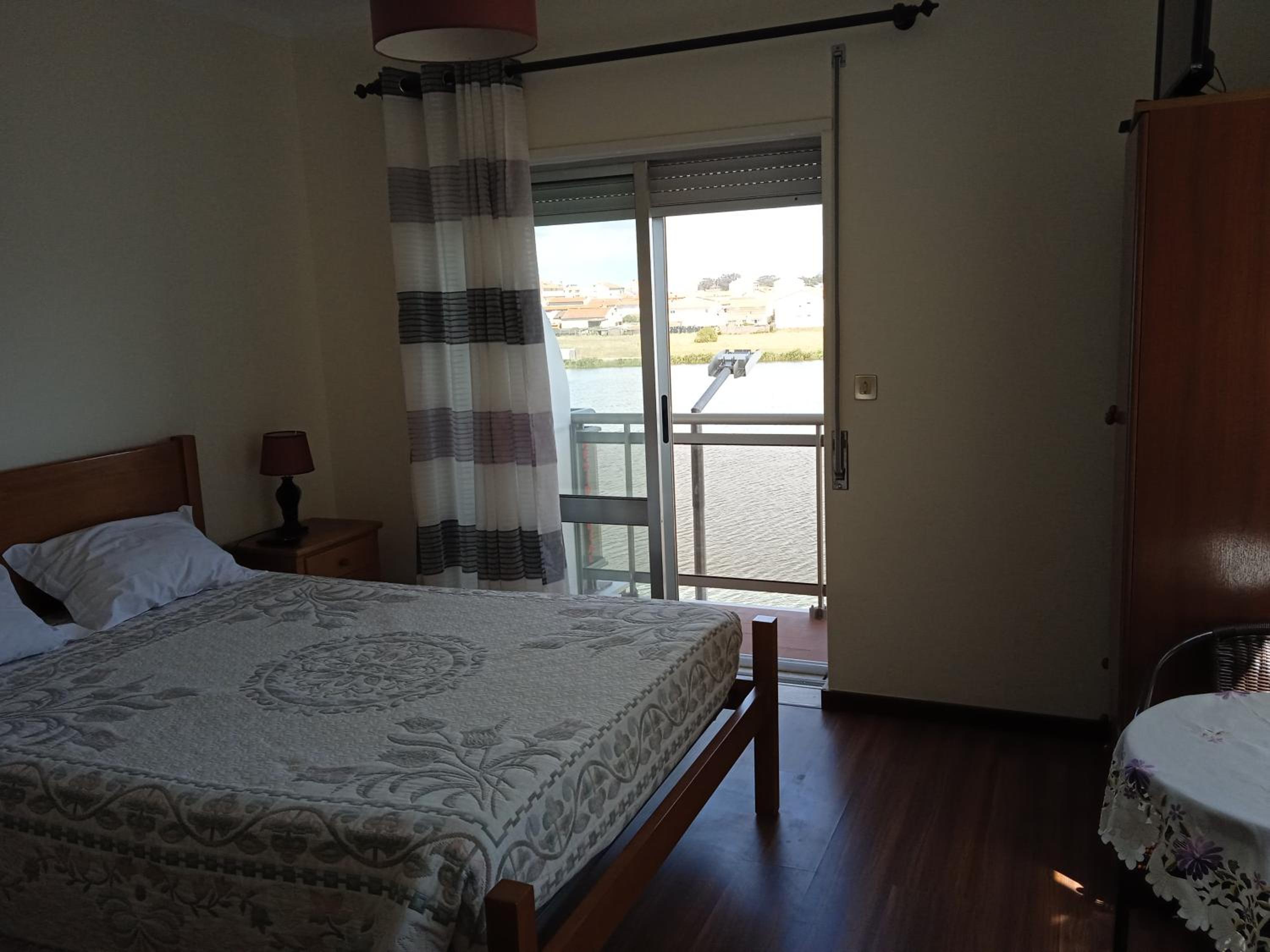 Double Room with Private Bathroom - Photo 2
