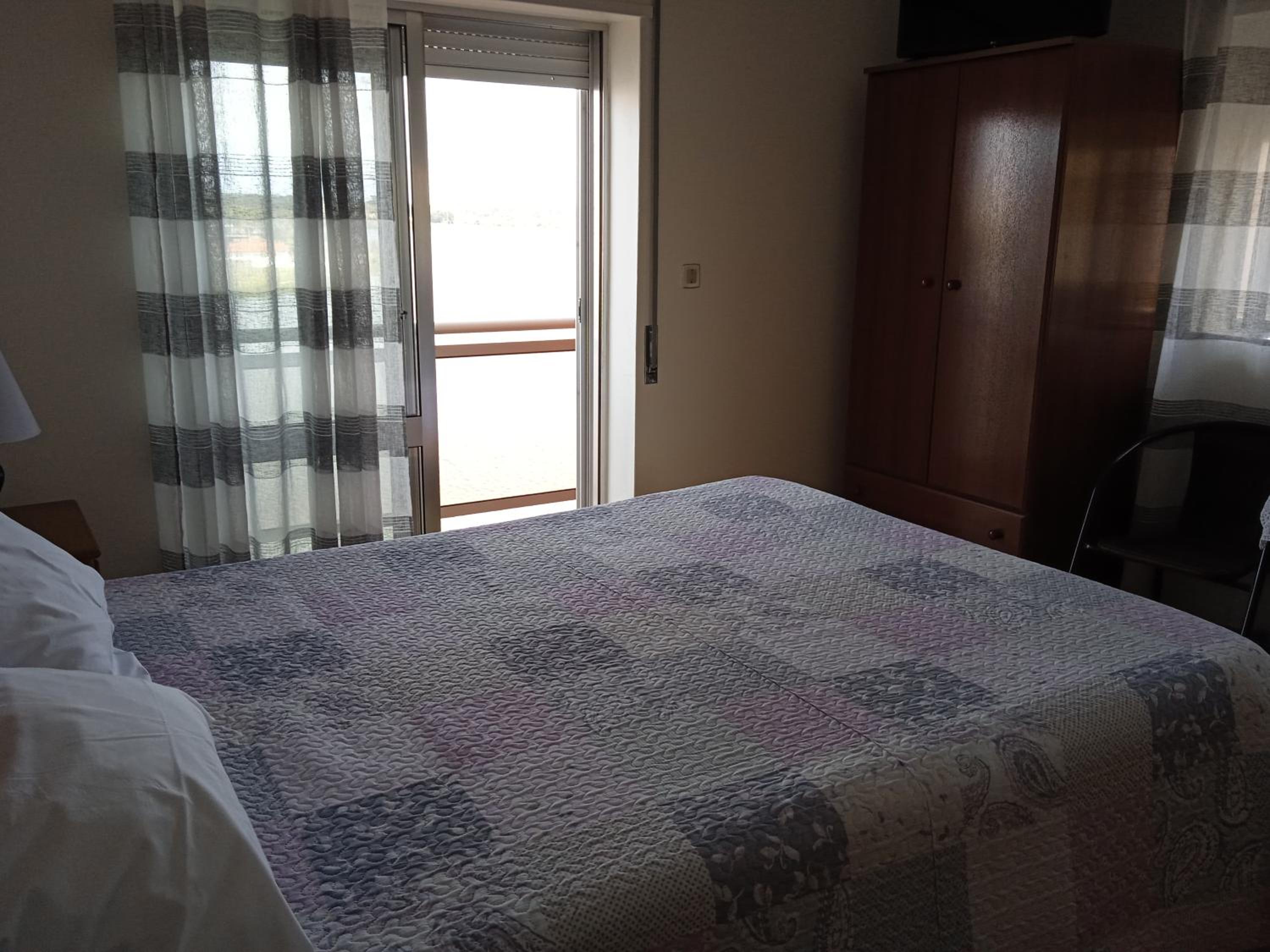 Double Room with Private Bathroom - Photo 4