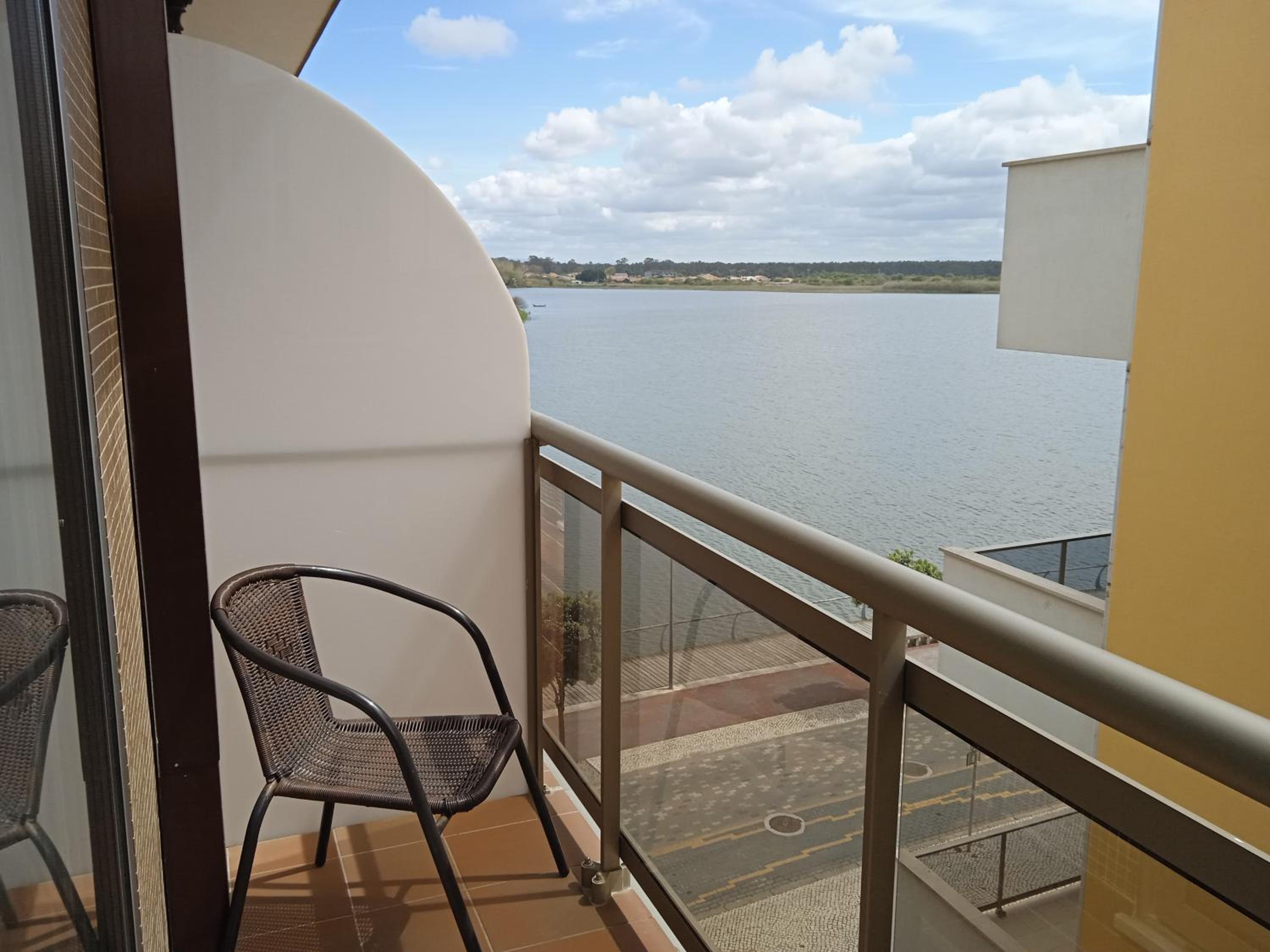 Double Room with Balcony - Photo 9