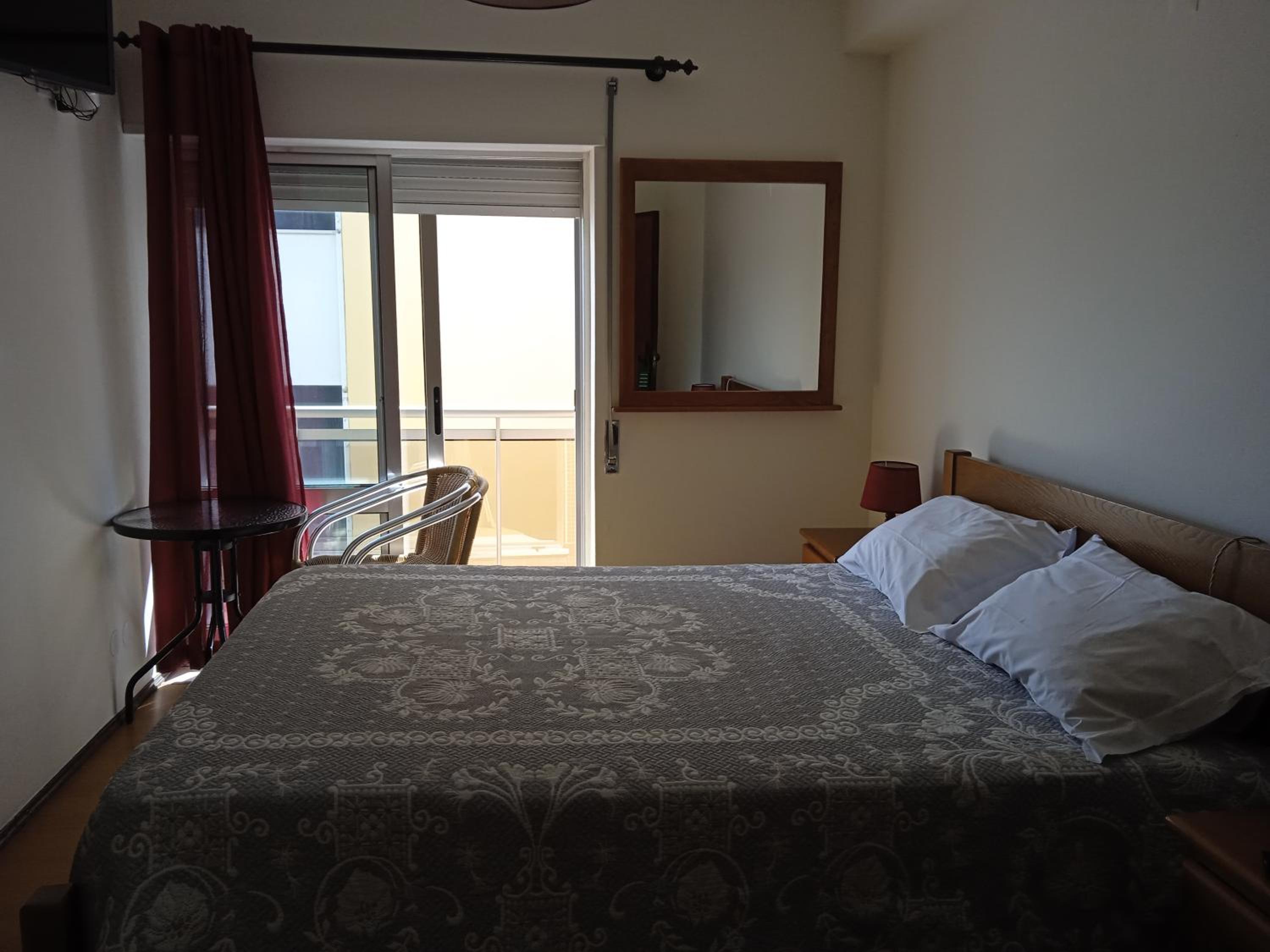Double Room with Balcony - Photo 5
