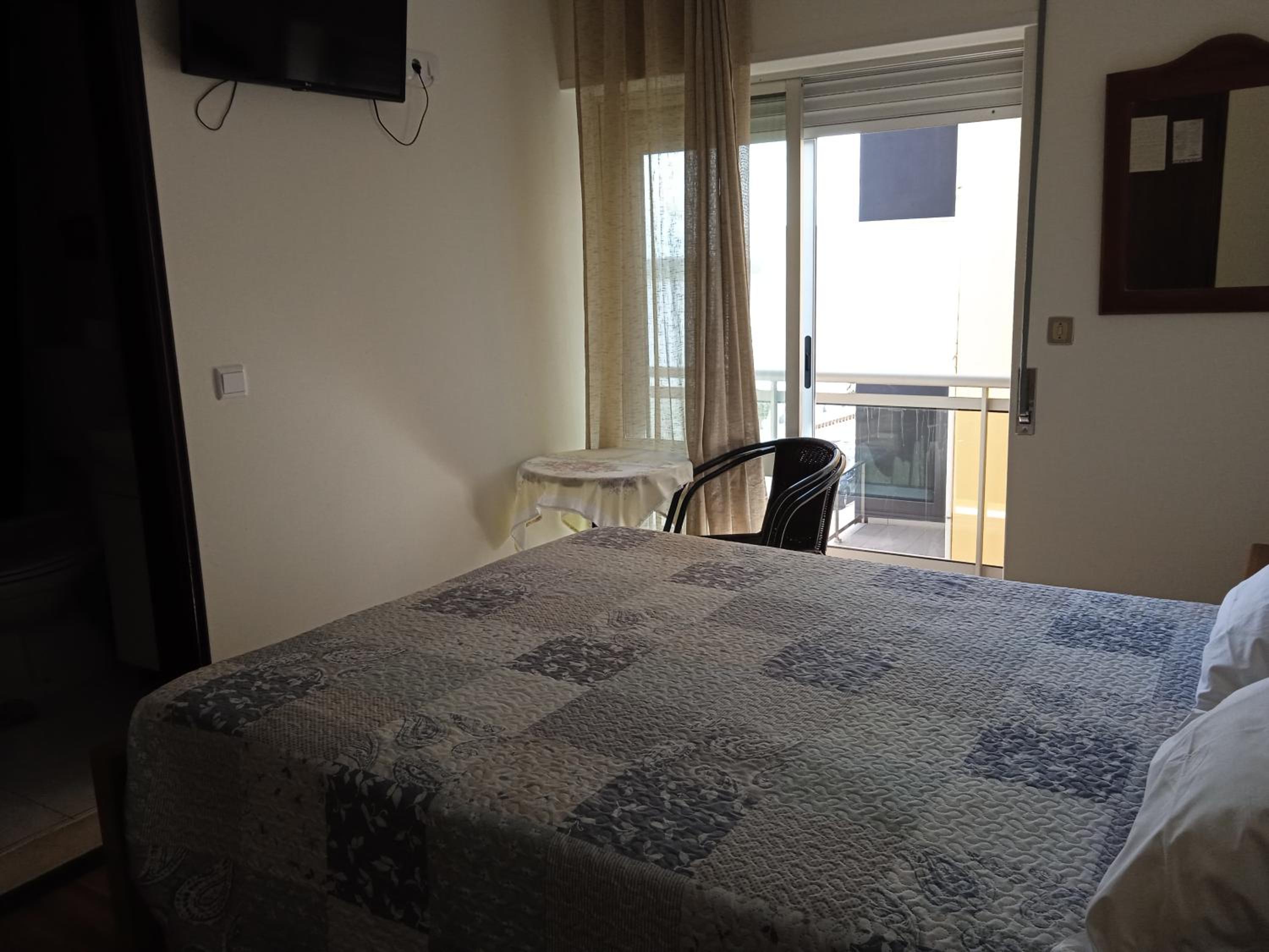 Double Room with Balcony - Photo 2