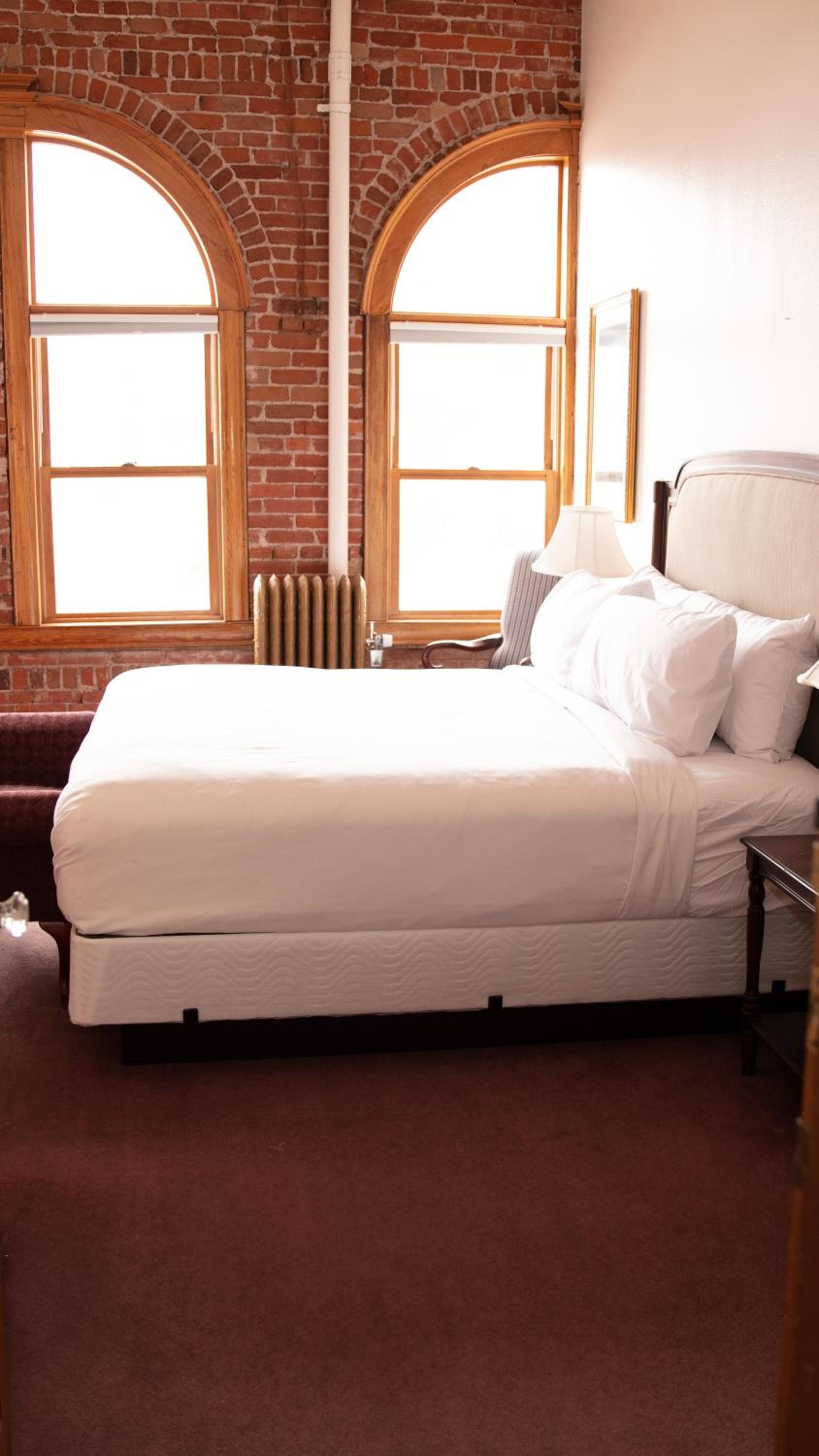 Standard King Room photo 1