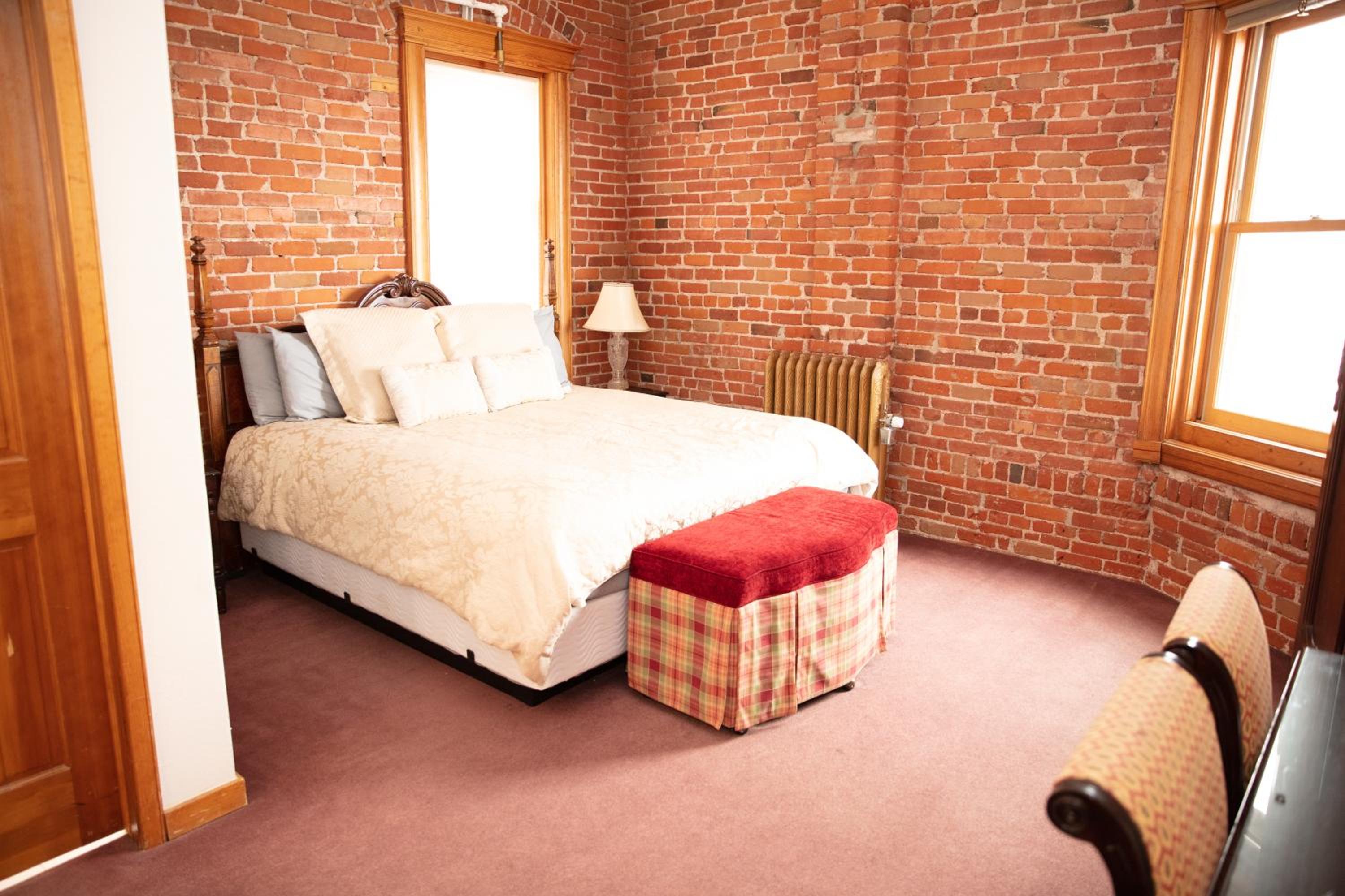 Deluxe King Room photo 1
