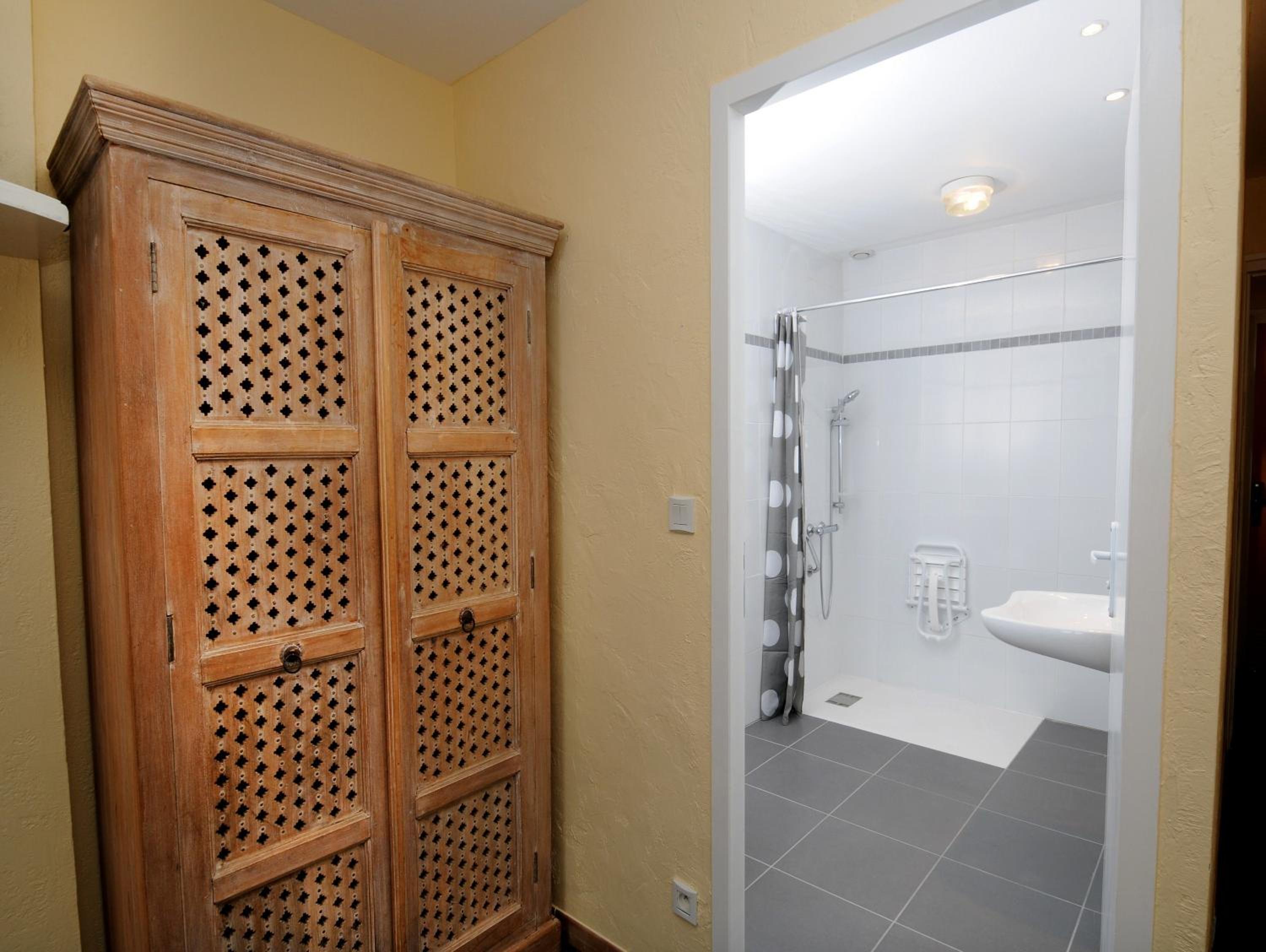 Double Room - Photo 5