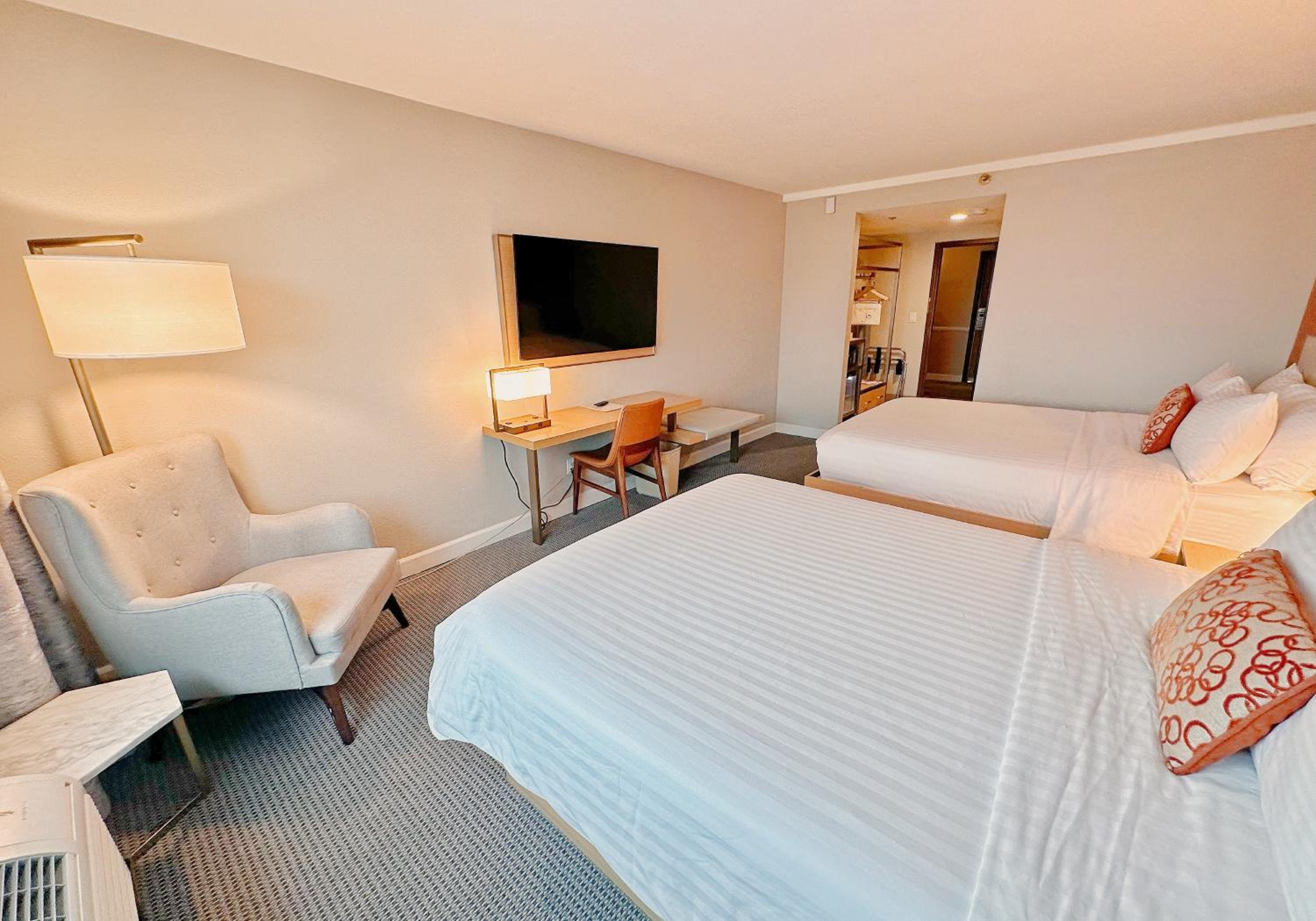 Queen Room with Two Queen Beds - Photo 9