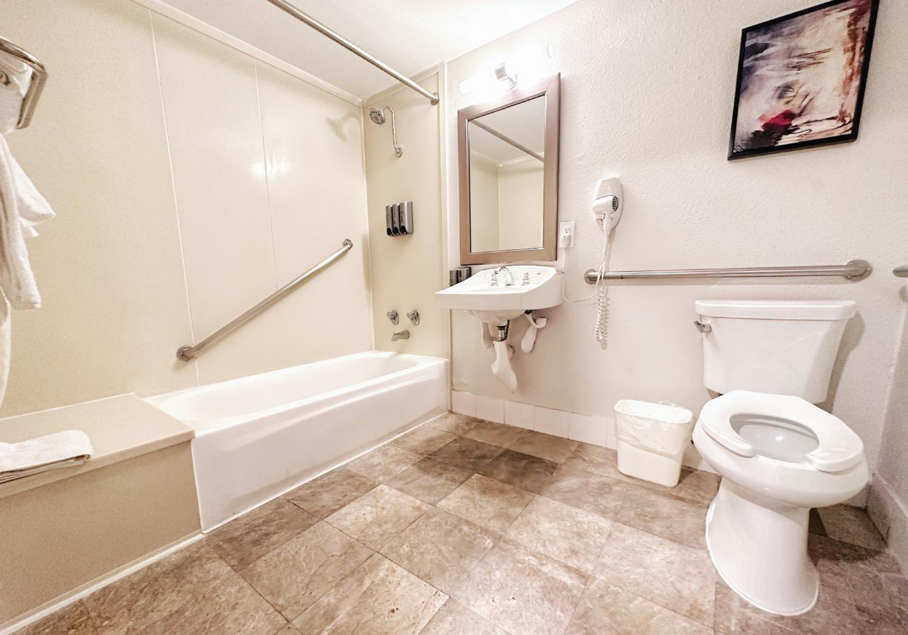 King Room with Mobility Accessible with Bath Tub  - Photo 3