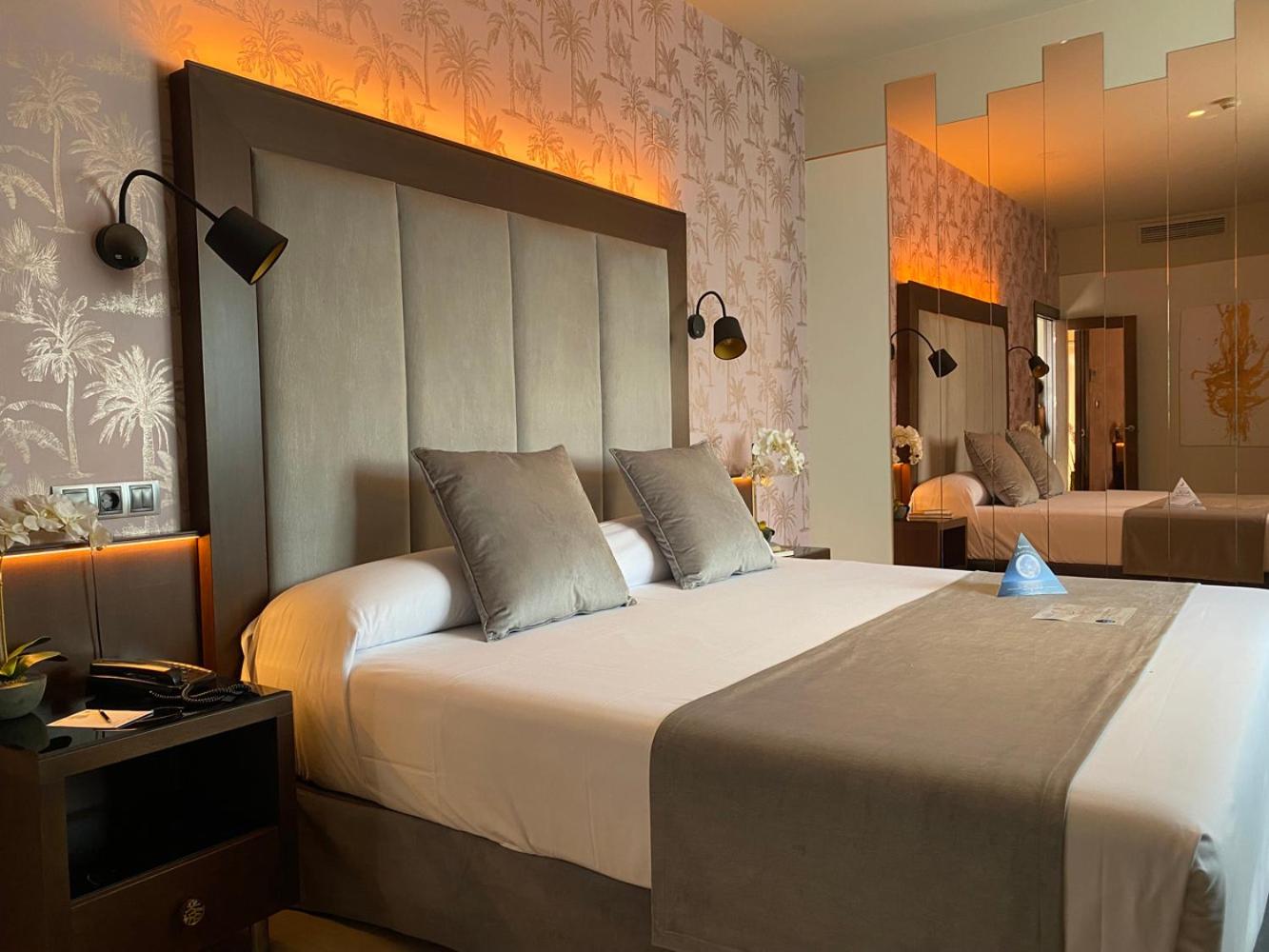 Junior Suite with Sea View - Photo 1