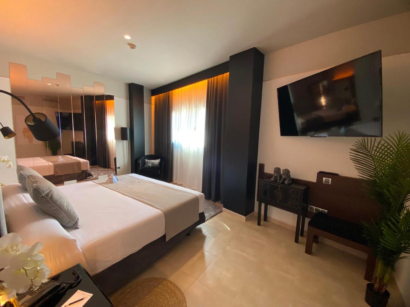 Junior Suite with Sea View - Photo 2