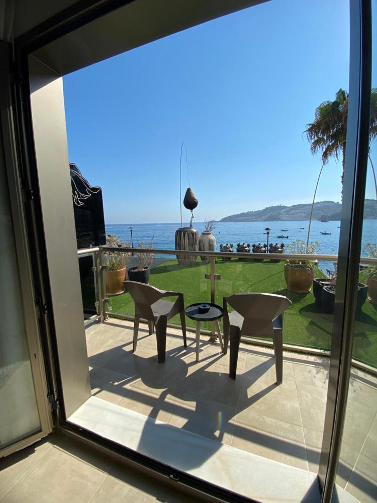 Junior Suite with Sea View - Photo 3