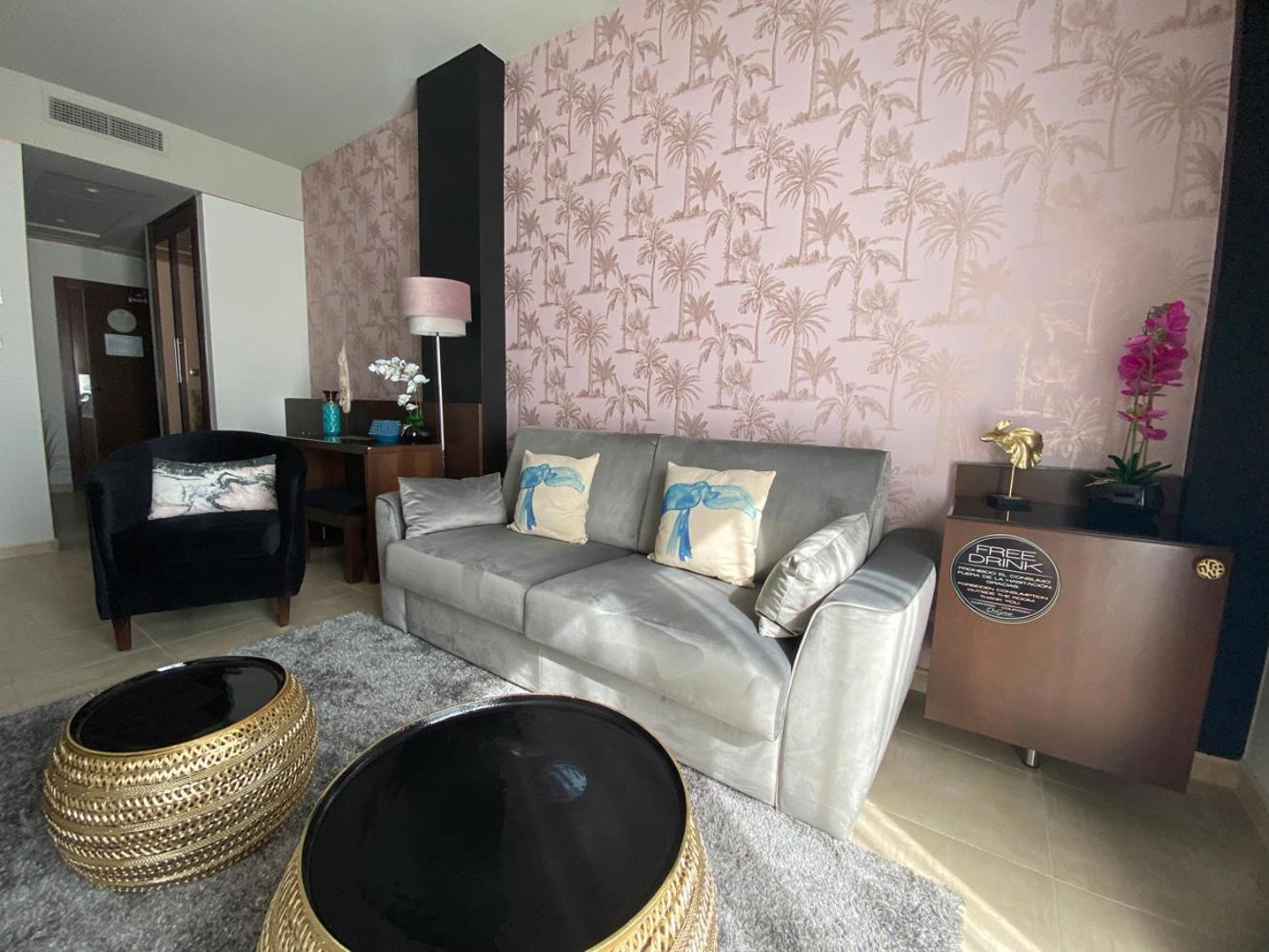 Junior Suite with Sea View - Photo 7
