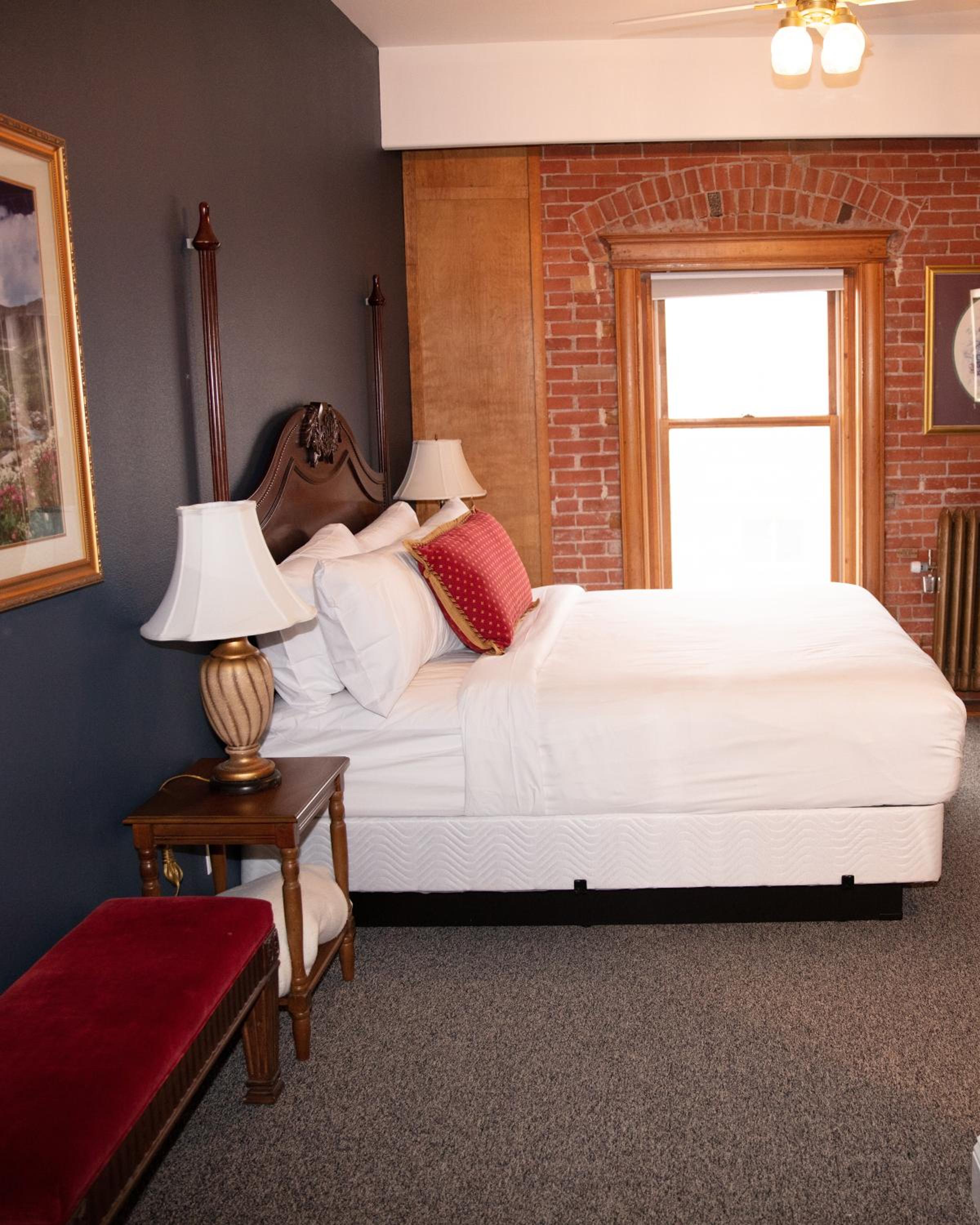 Standard King Room photo 1