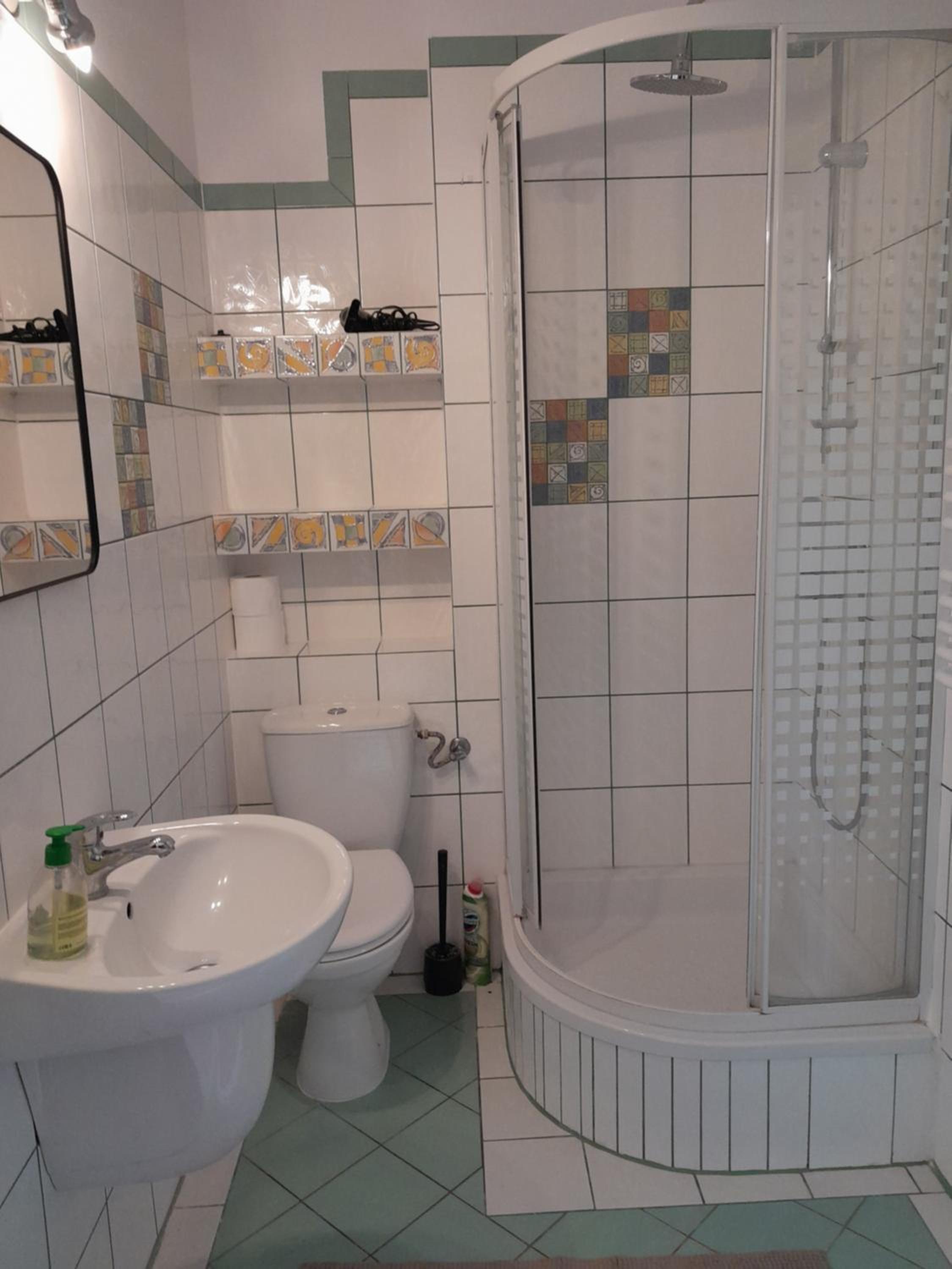 Family Room with Private Bathroom photo 2