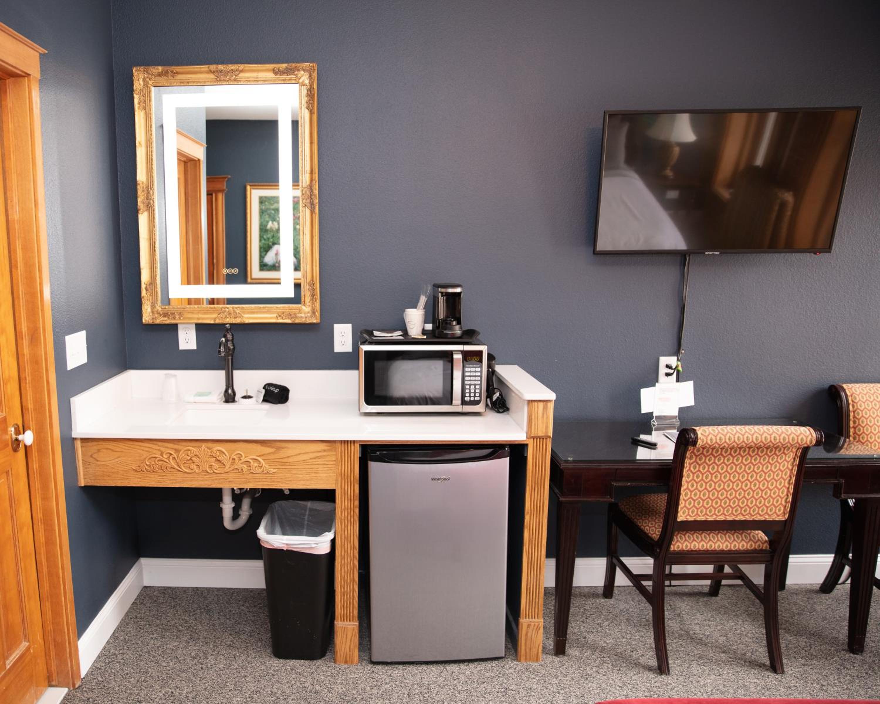 Standard King Room photo 3