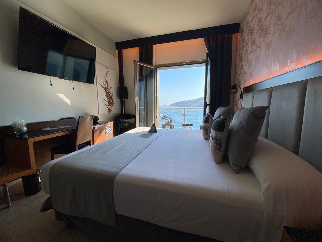 Double Room with Sea View - Photo 1