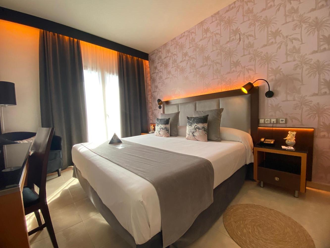 Double Room with Sea View - Photo 2