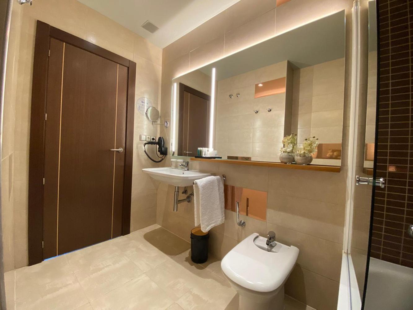 Double Room with Sea View - Photo 3