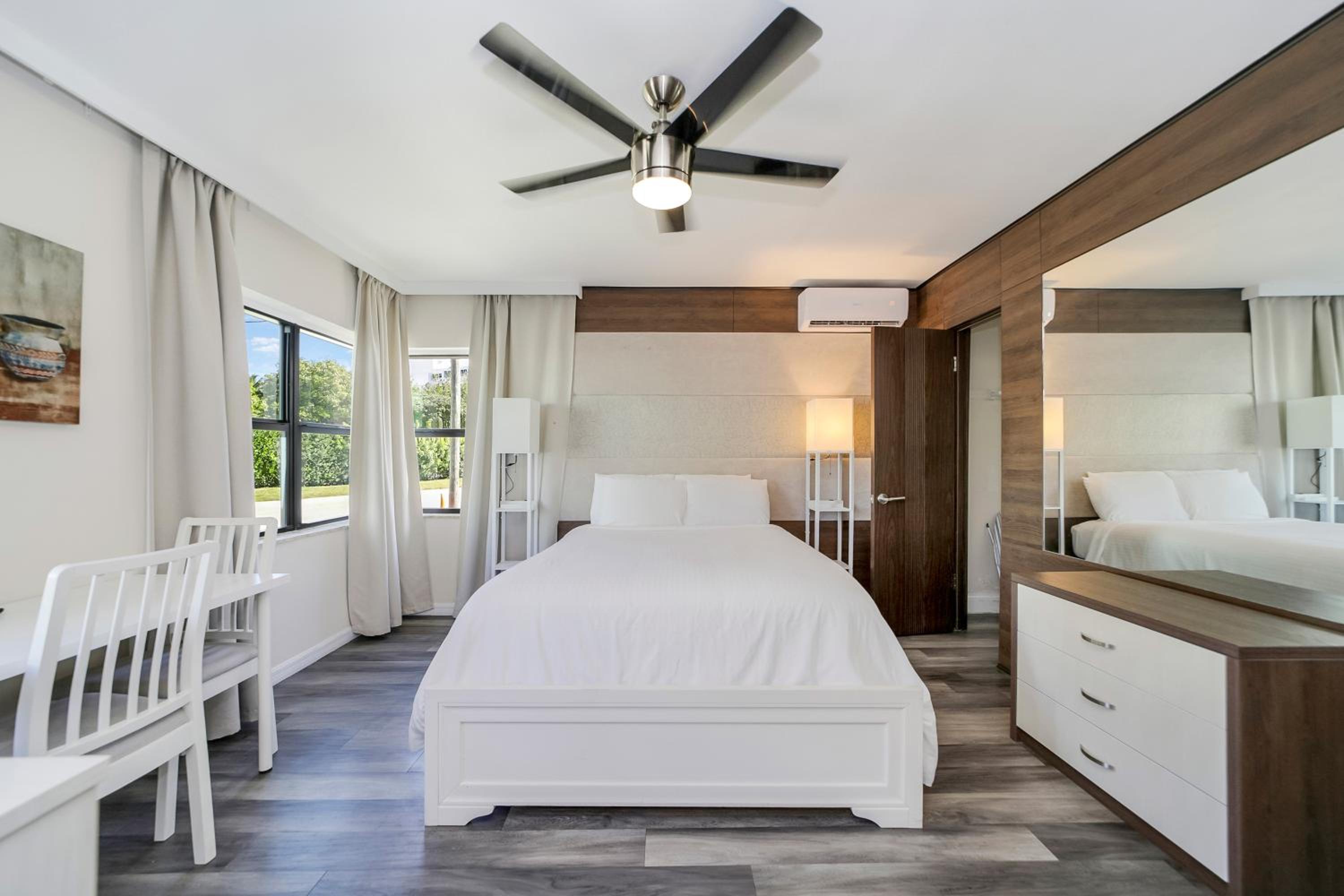Standard Queen Room (Self Check-in) photo 2