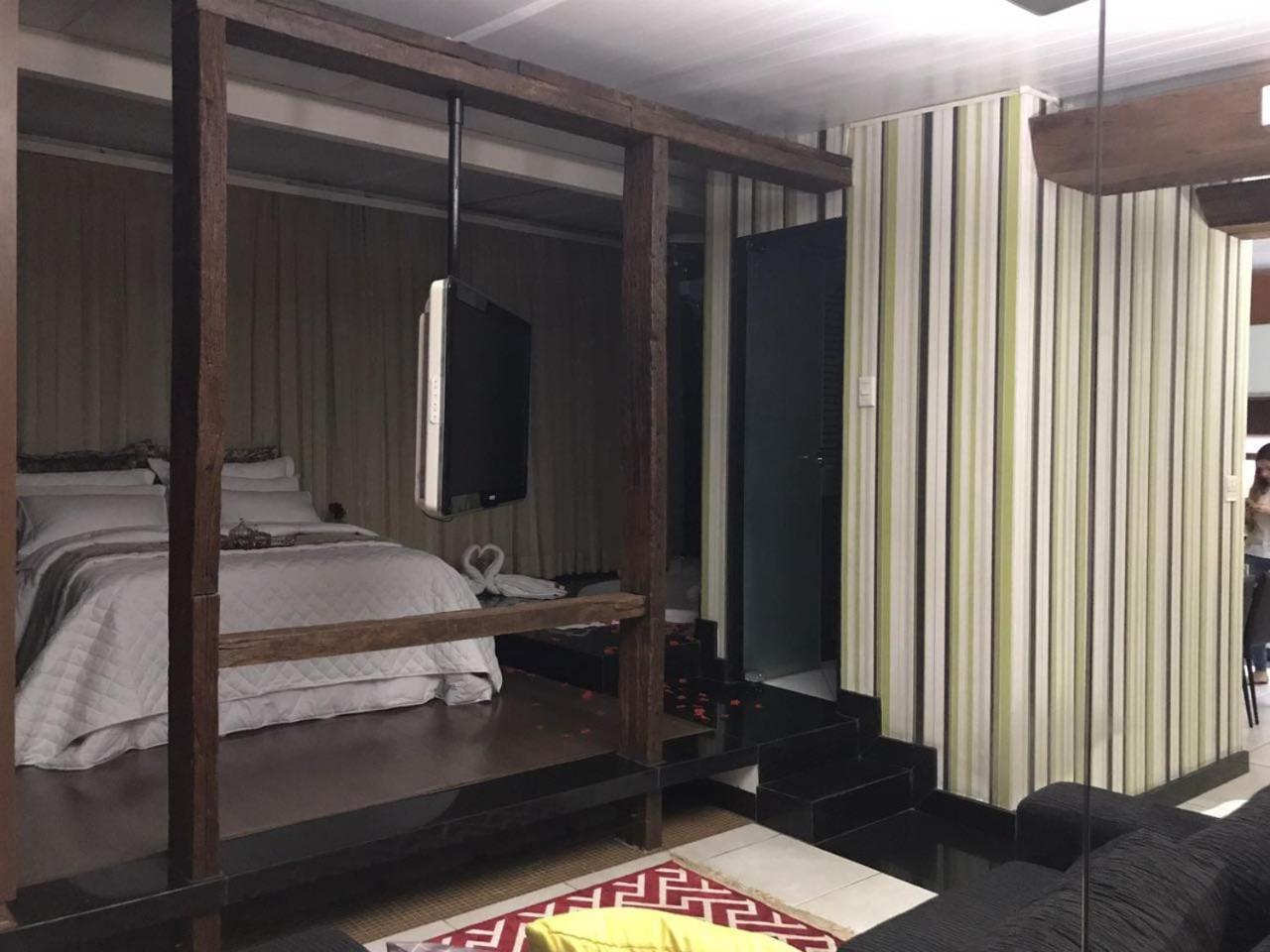 Queen Suite with Spa Bath