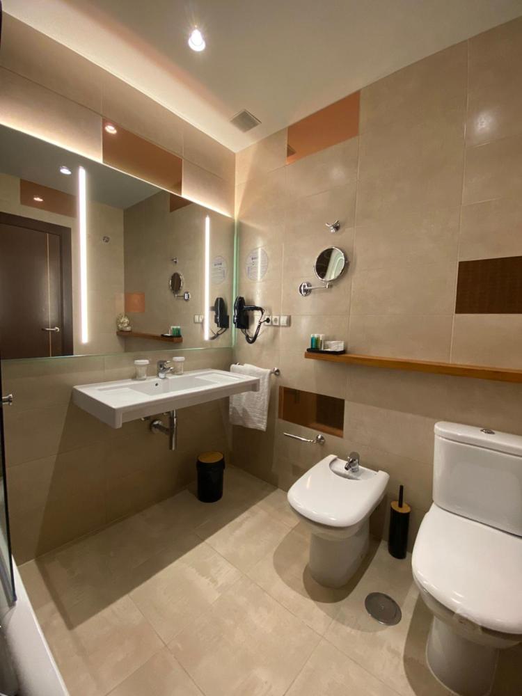 Deluxe Double Room with Sea View - Photo 7