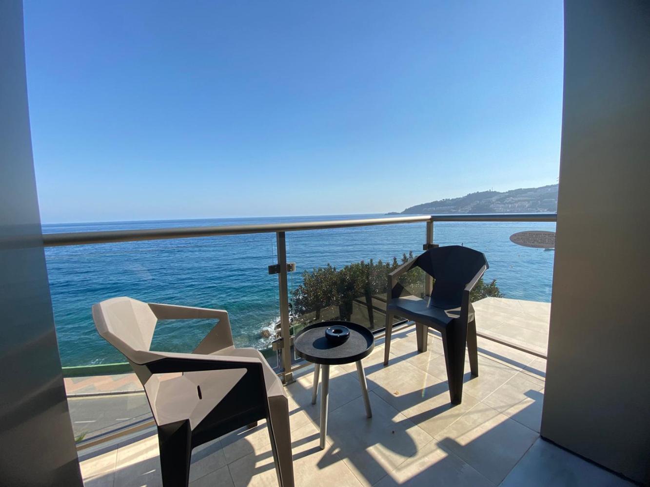 Deluxe Double Room with Sea View - Photo 8