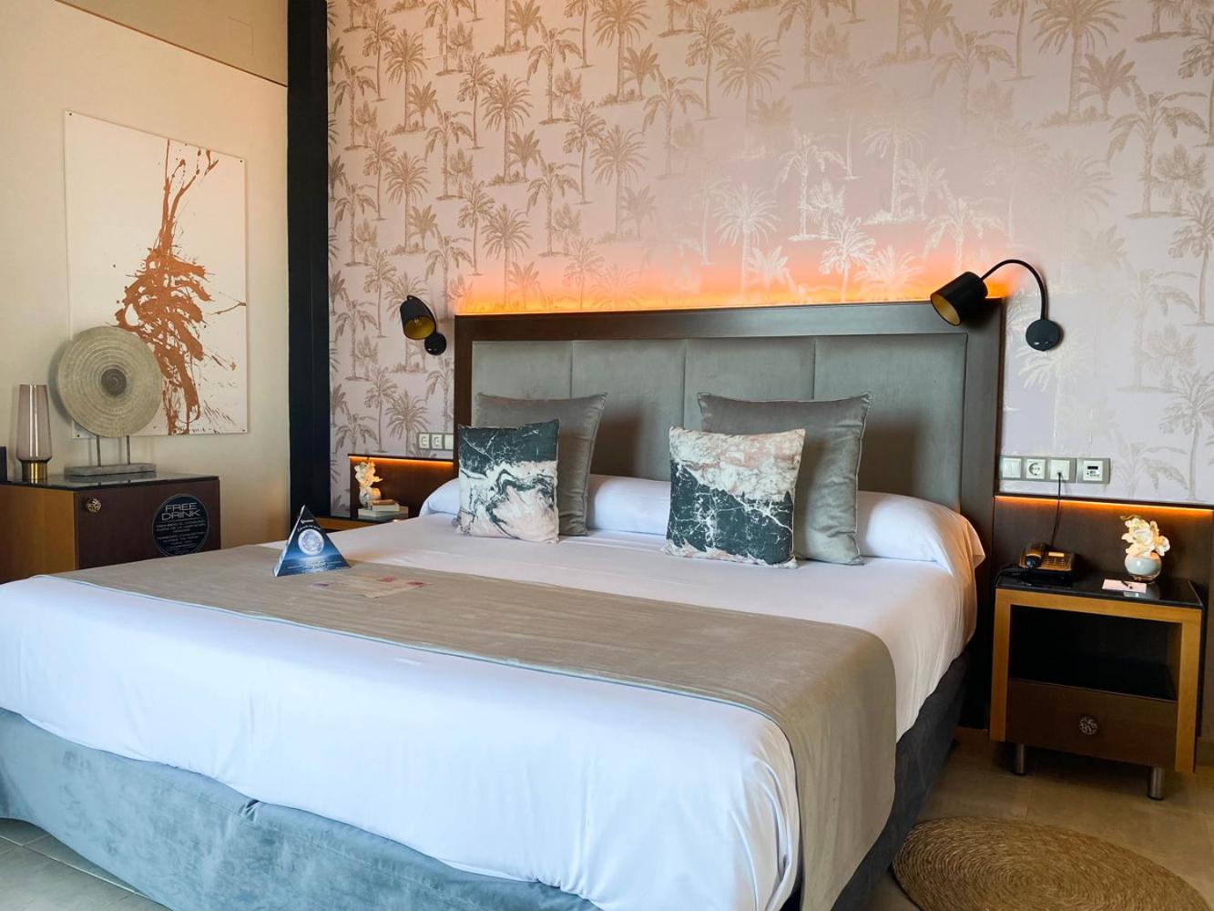 Deluxe Double Room with Sea View - Photo 5