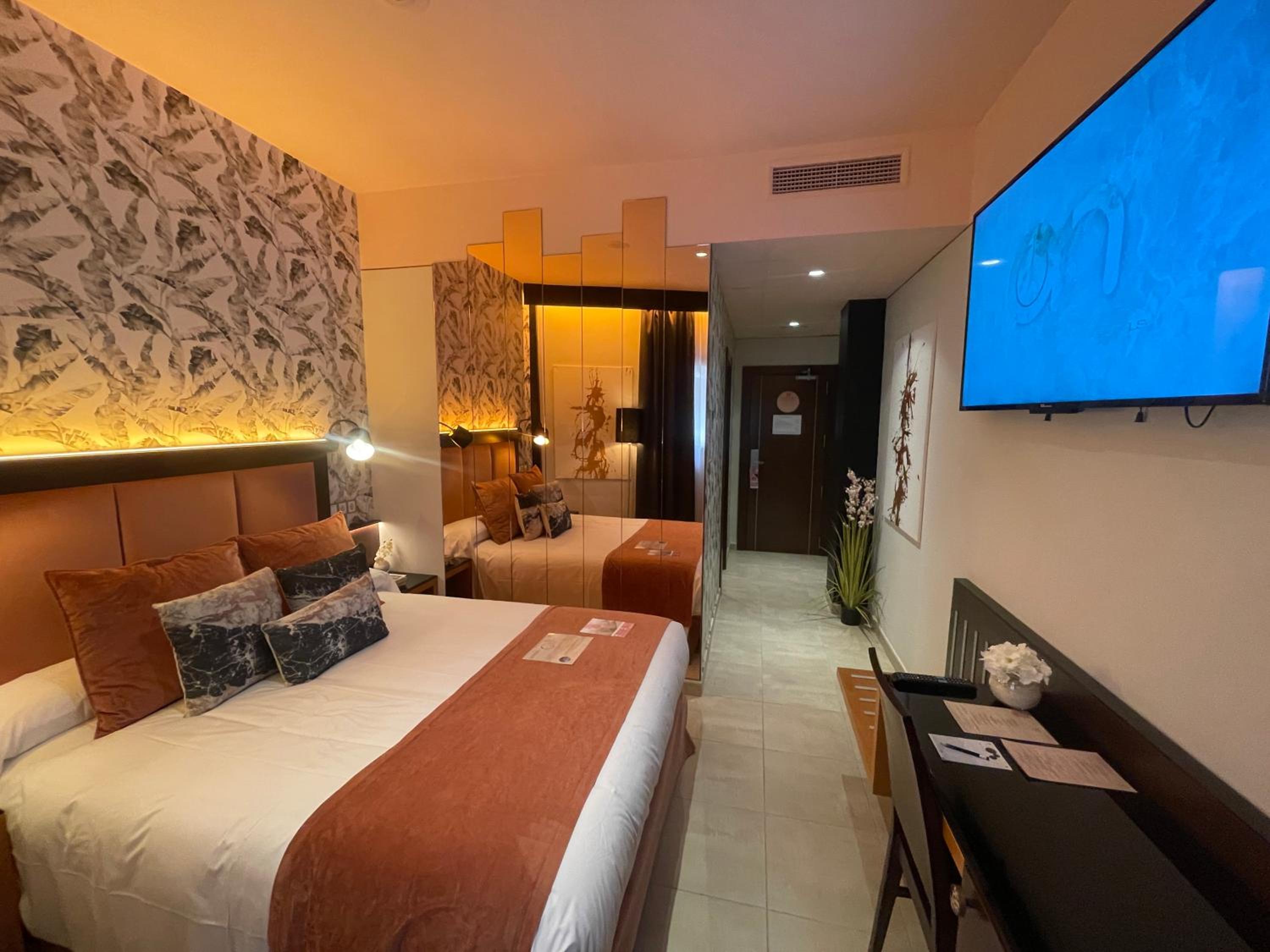 Budget Double Room - Photo 1