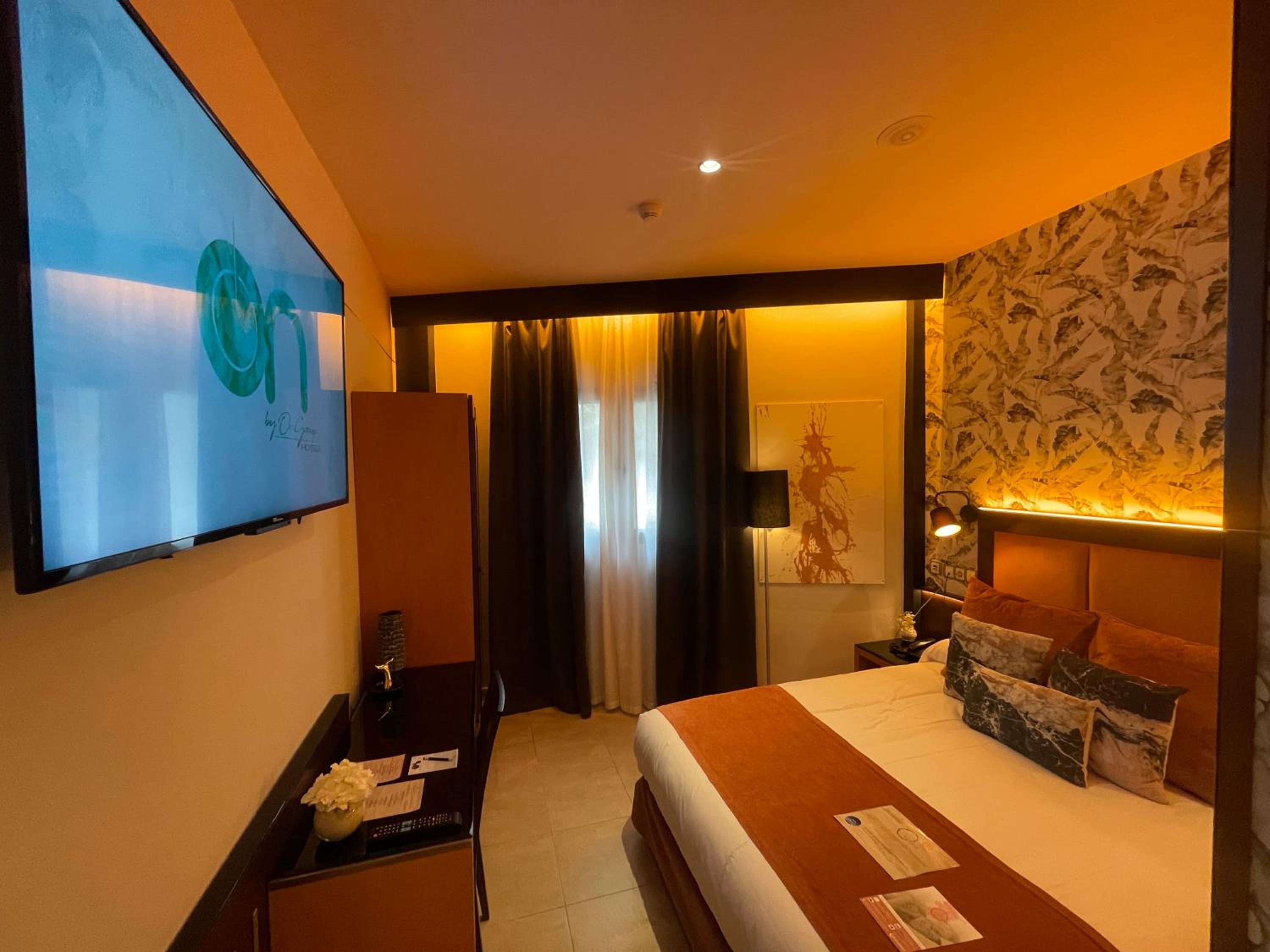 Budget Double Room - Photo 2